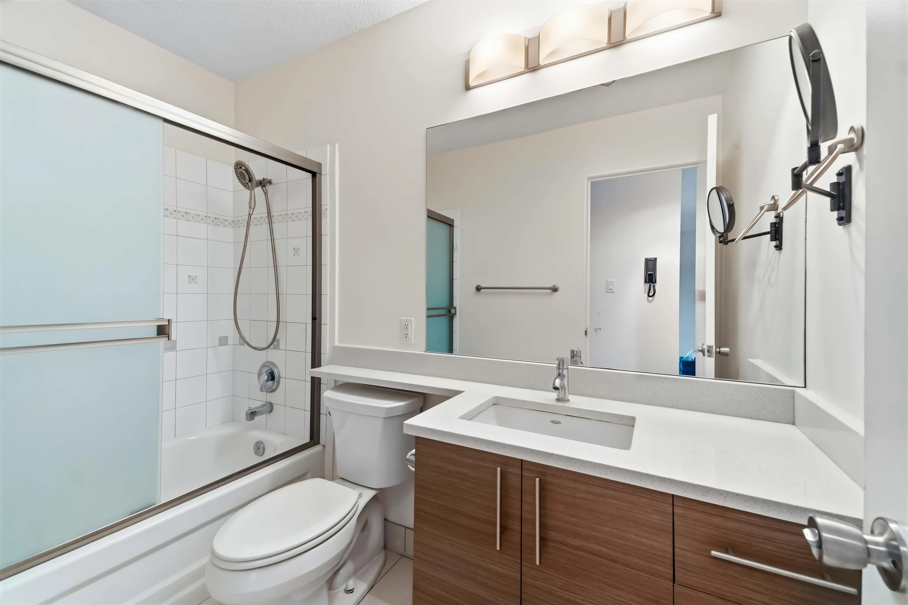 211 W 3rd Street #302