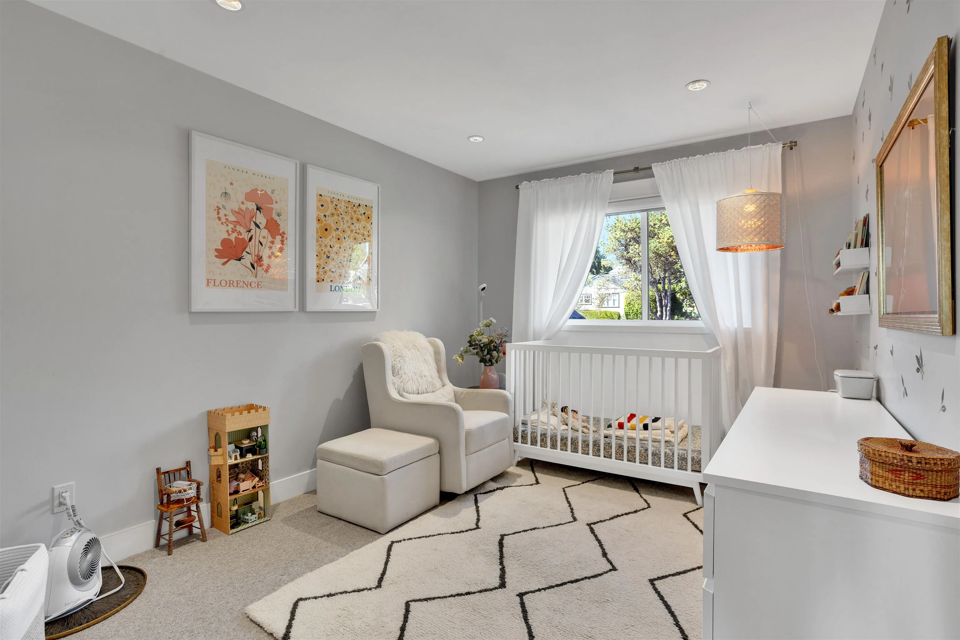 545 E 4th Street