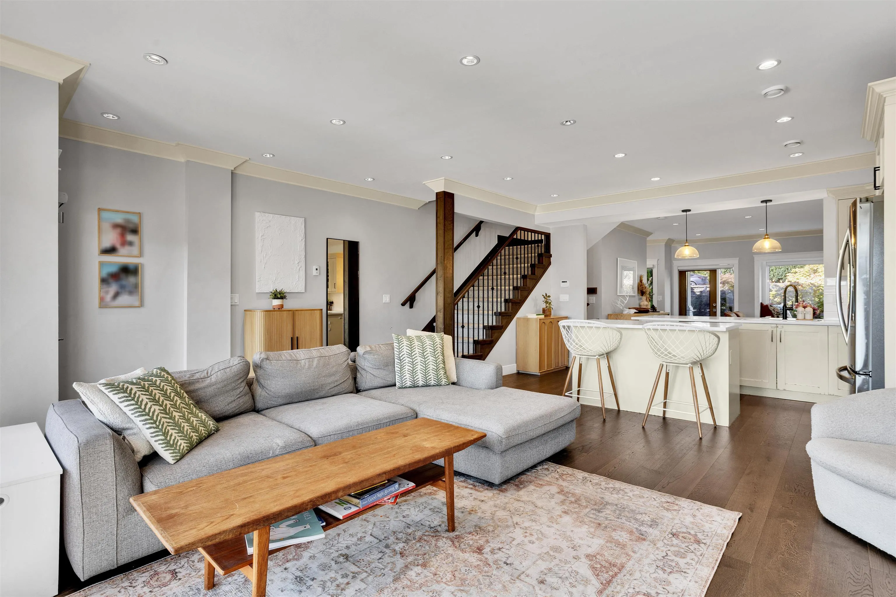 545 E 4th Street