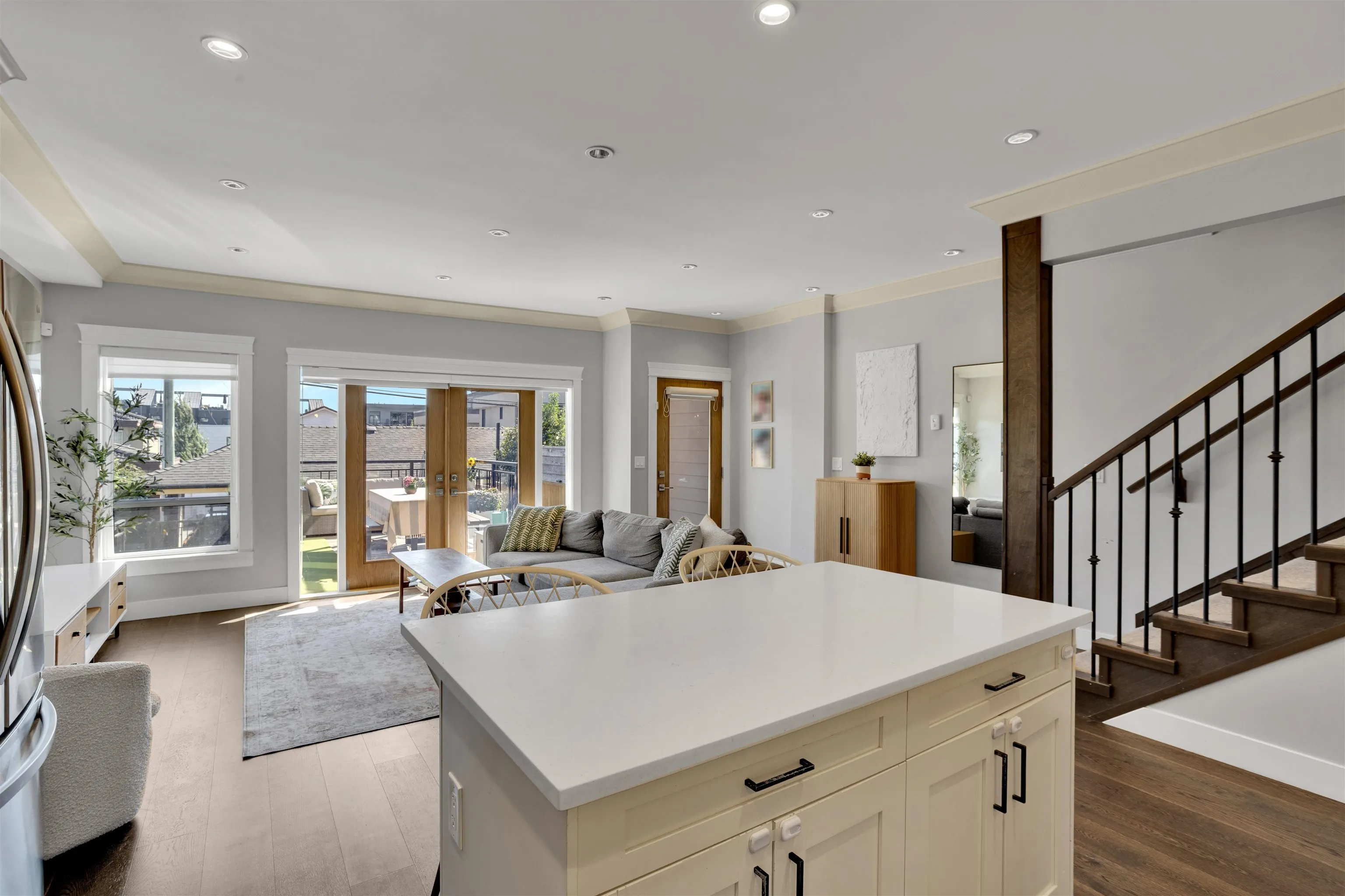 545 E 4th Street