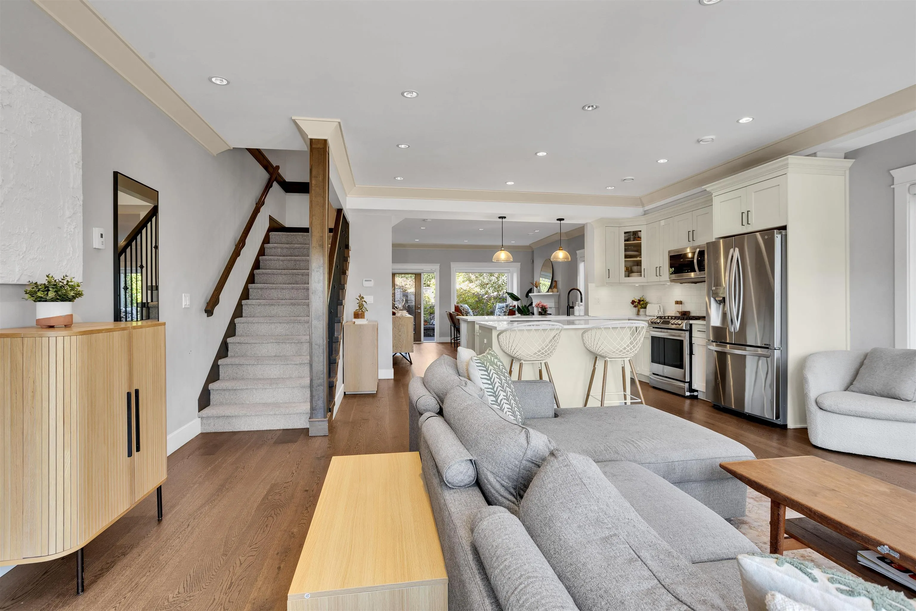 545 E 4th Street