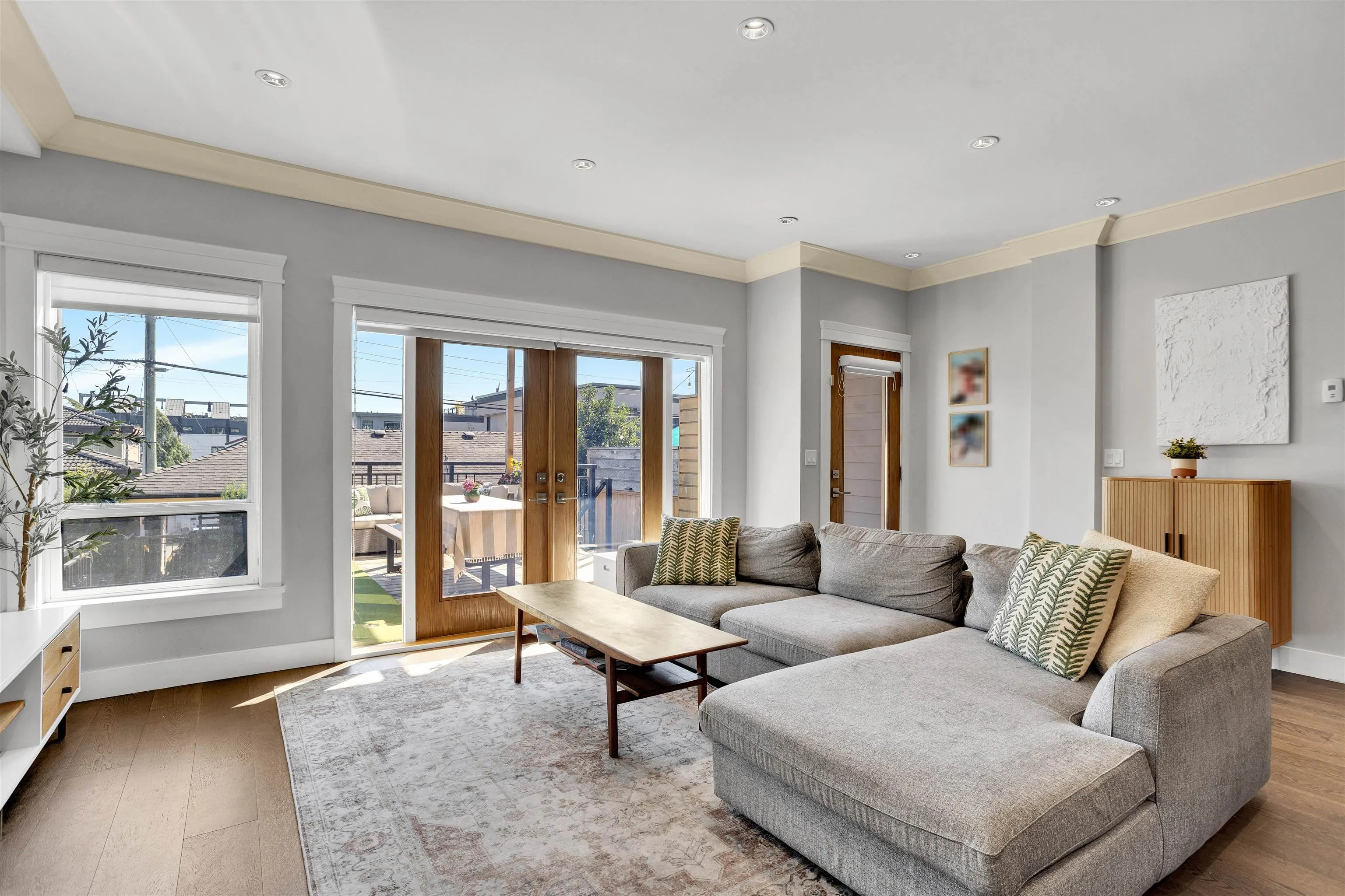 545 E 4th Street