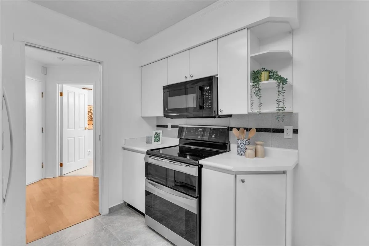 1010 Burnaby Street #701