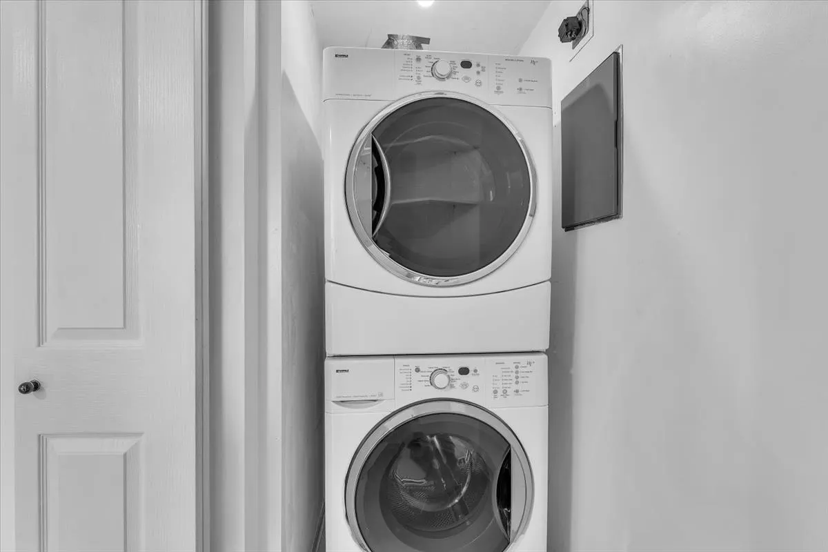 1010 Burnaby Street #701