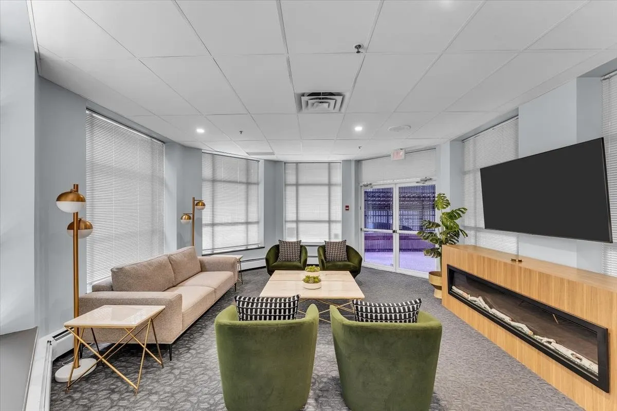 1010 Burnaby Street #701