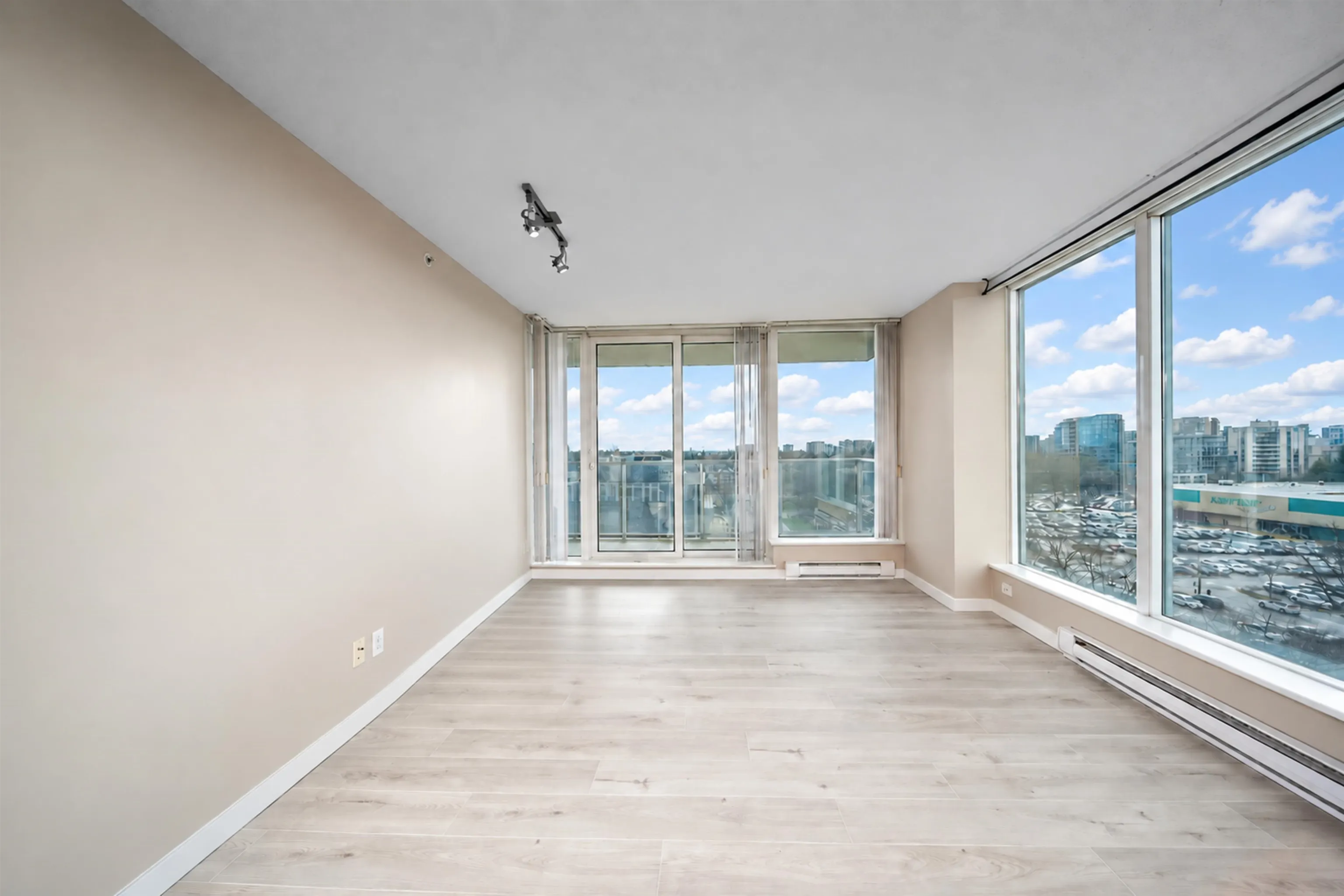 5088 Kwantlen Street #808
