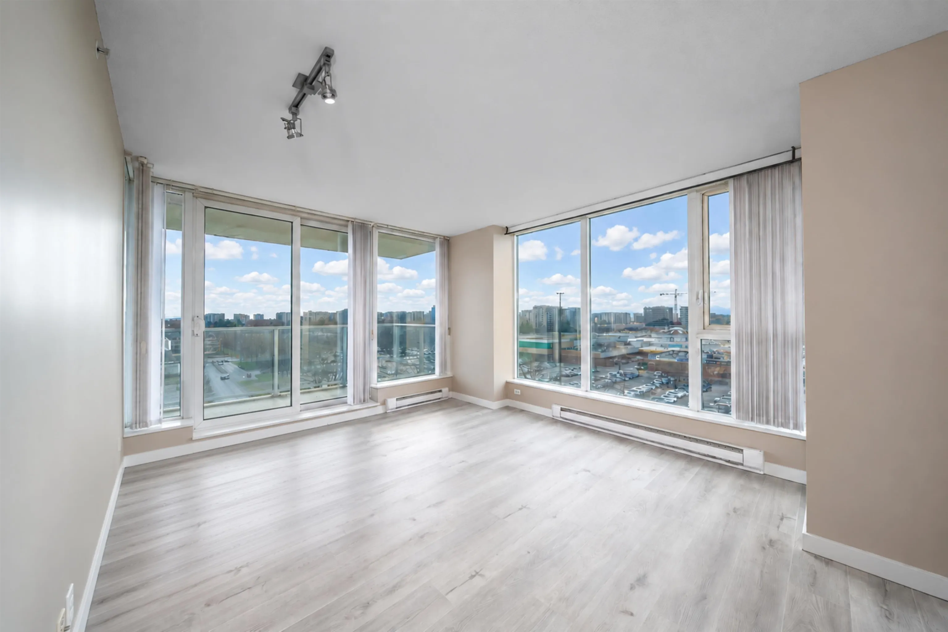 5088 Kwantlen Street #808