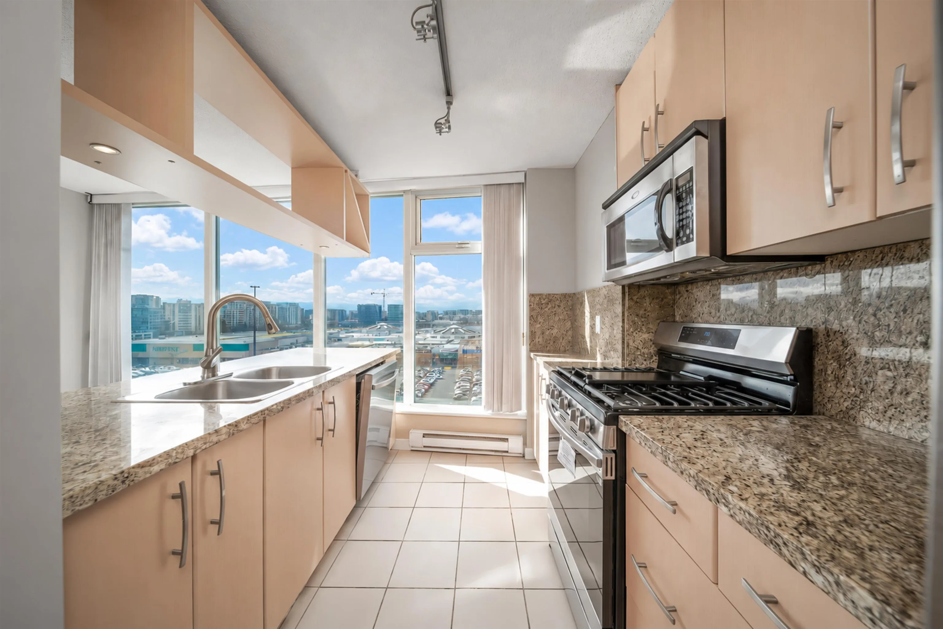 5088 Kwantlen Street #808