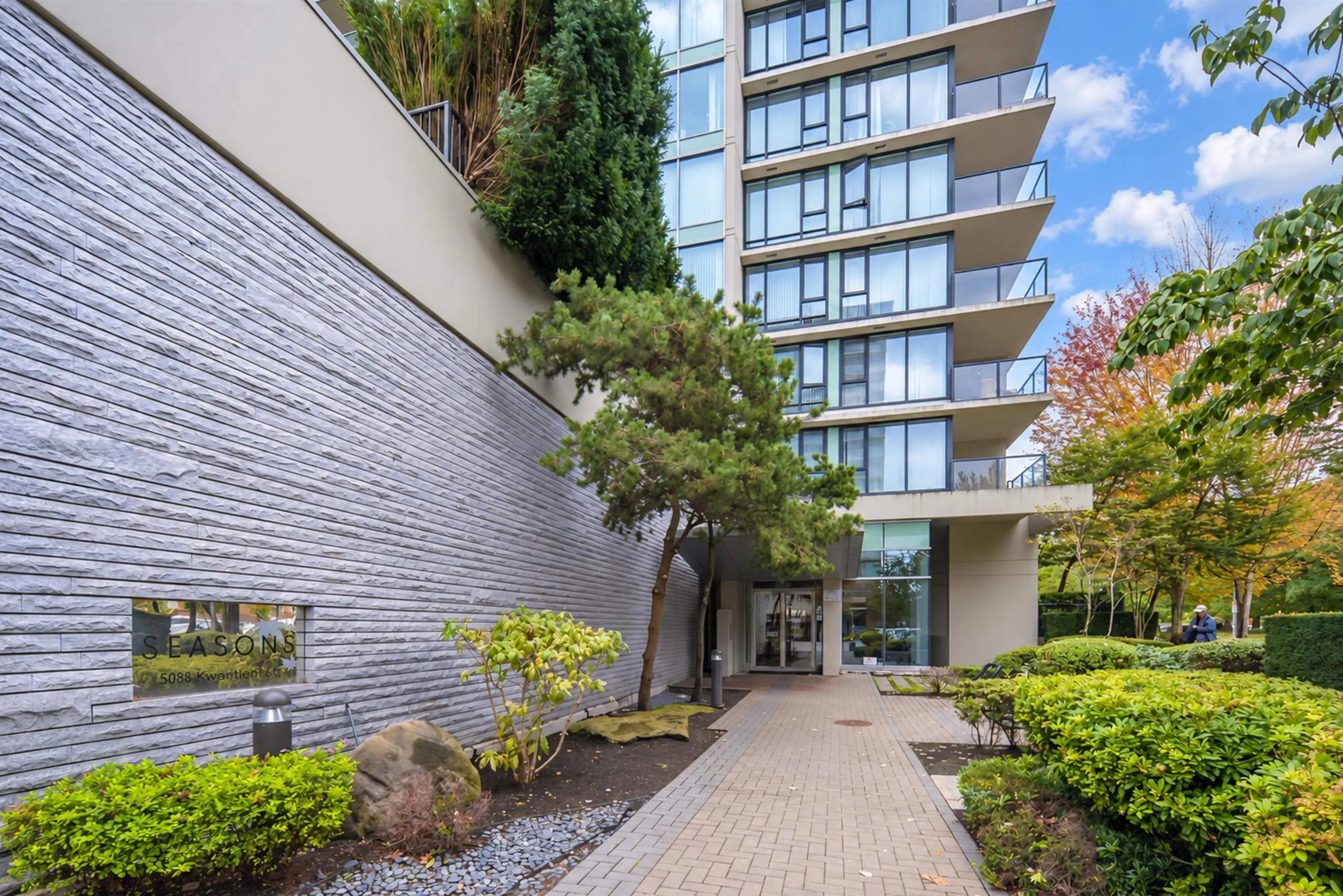5088 Kwantlen Street #808