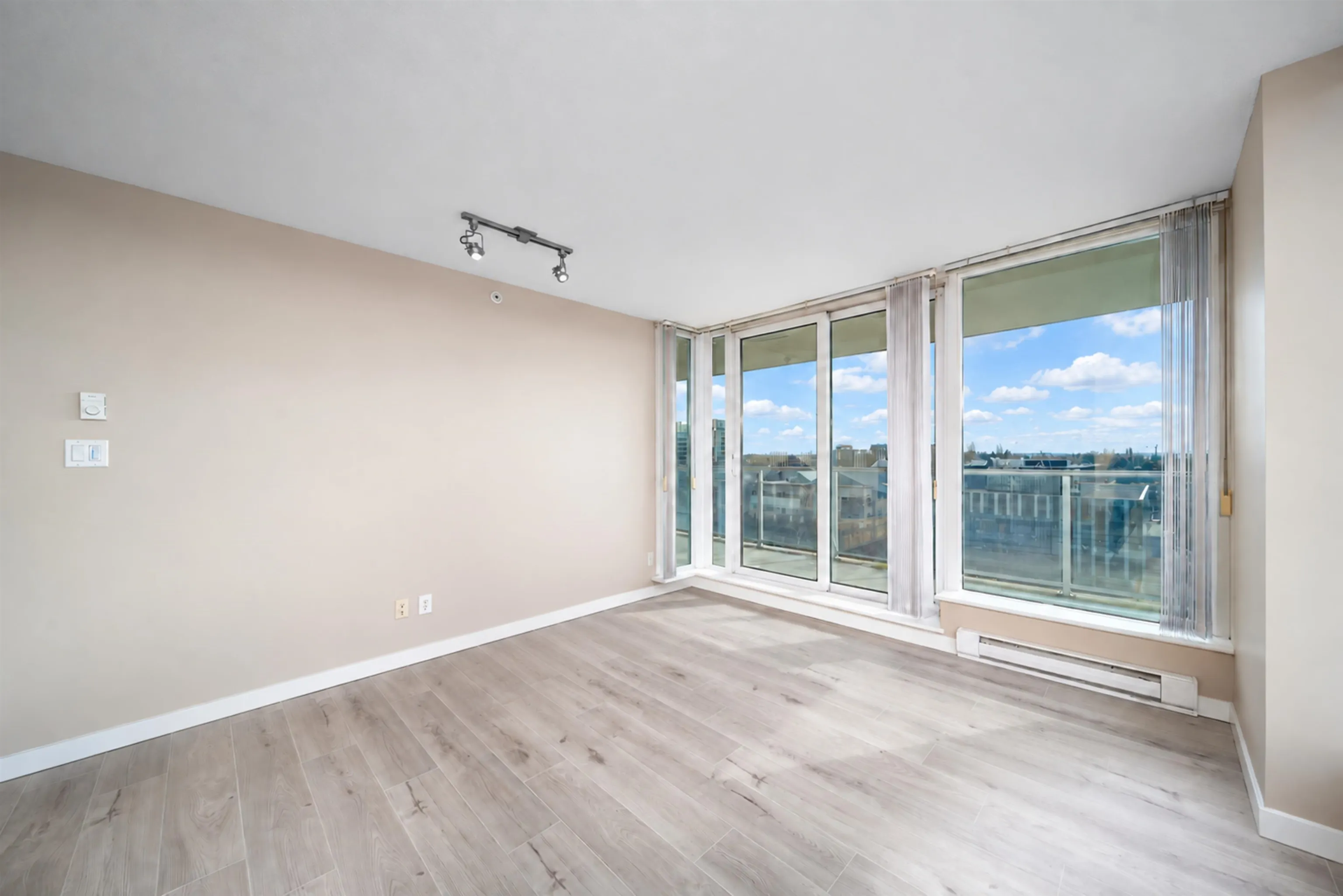 5088 Kwantlen Street #808