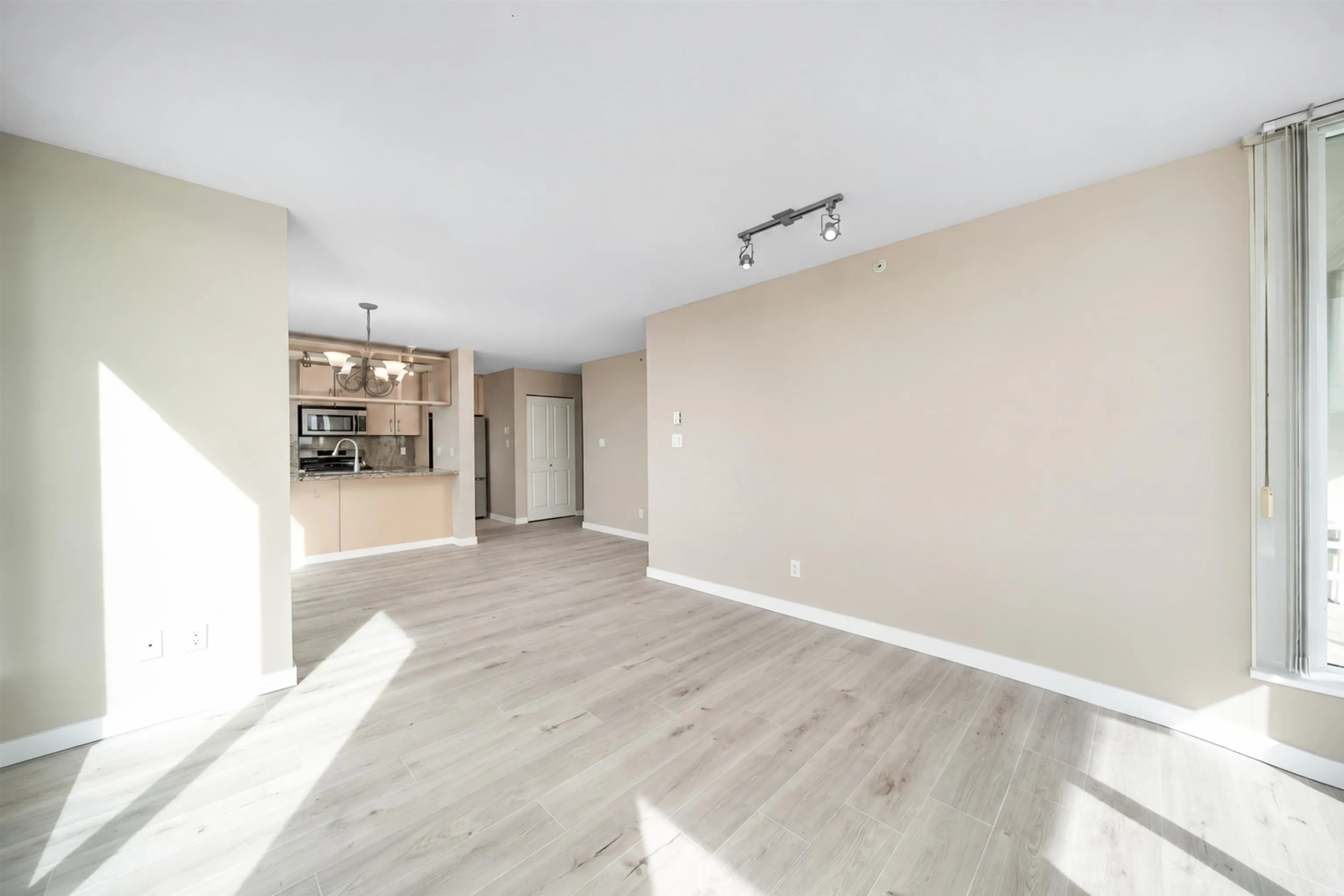 5088 Kwantlen Street #808
