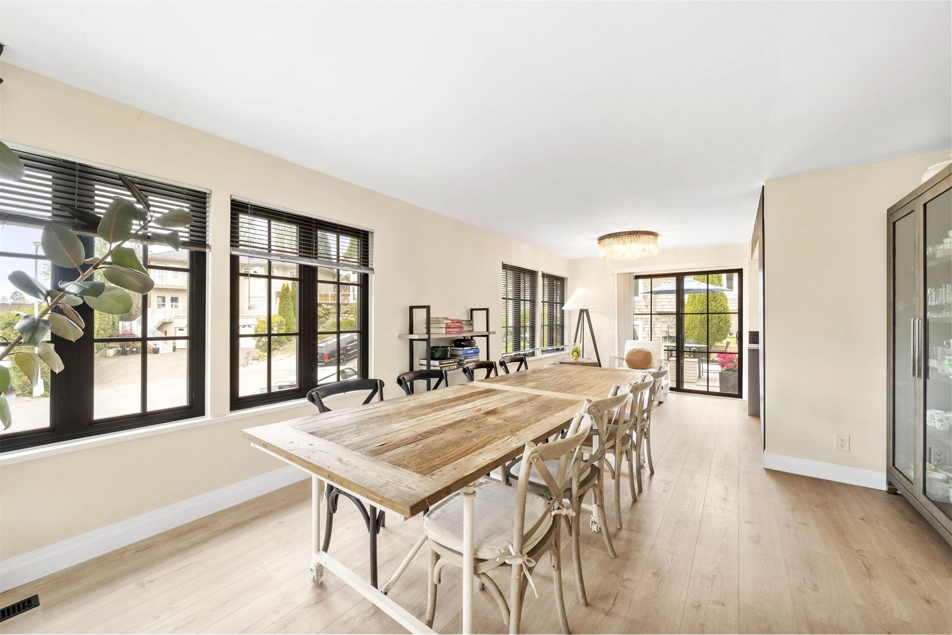 16071 8 Avenue