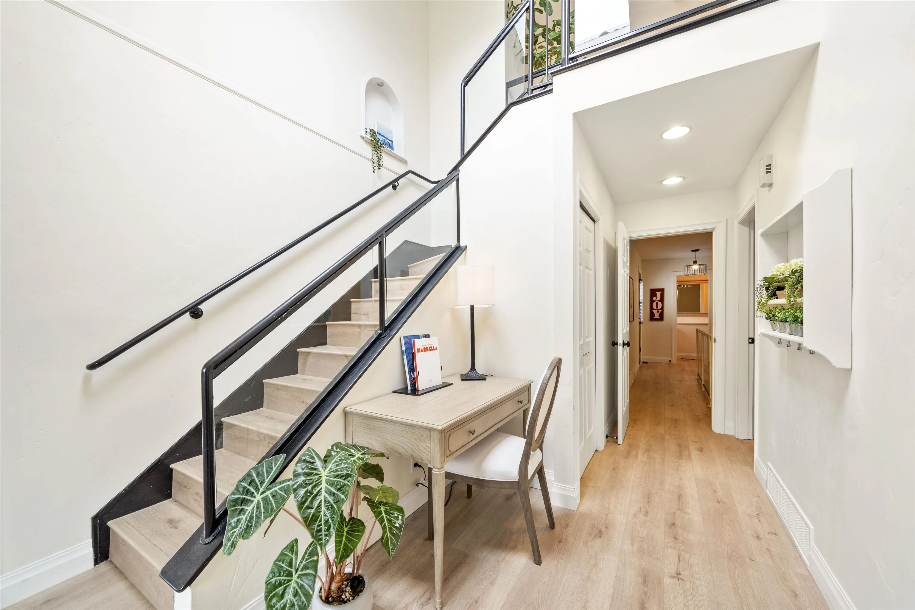 16071 8 Avenue