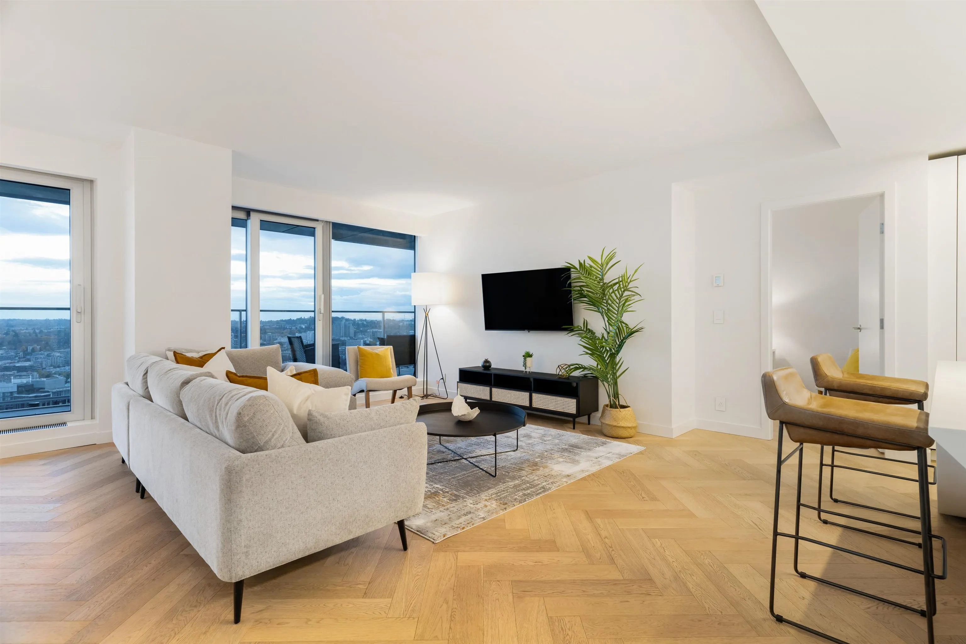 1480 Howe Street #4906