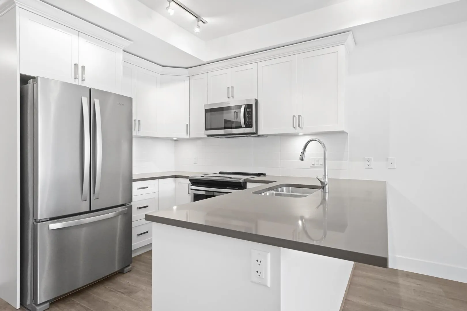 2436 Kelly Avenue #304