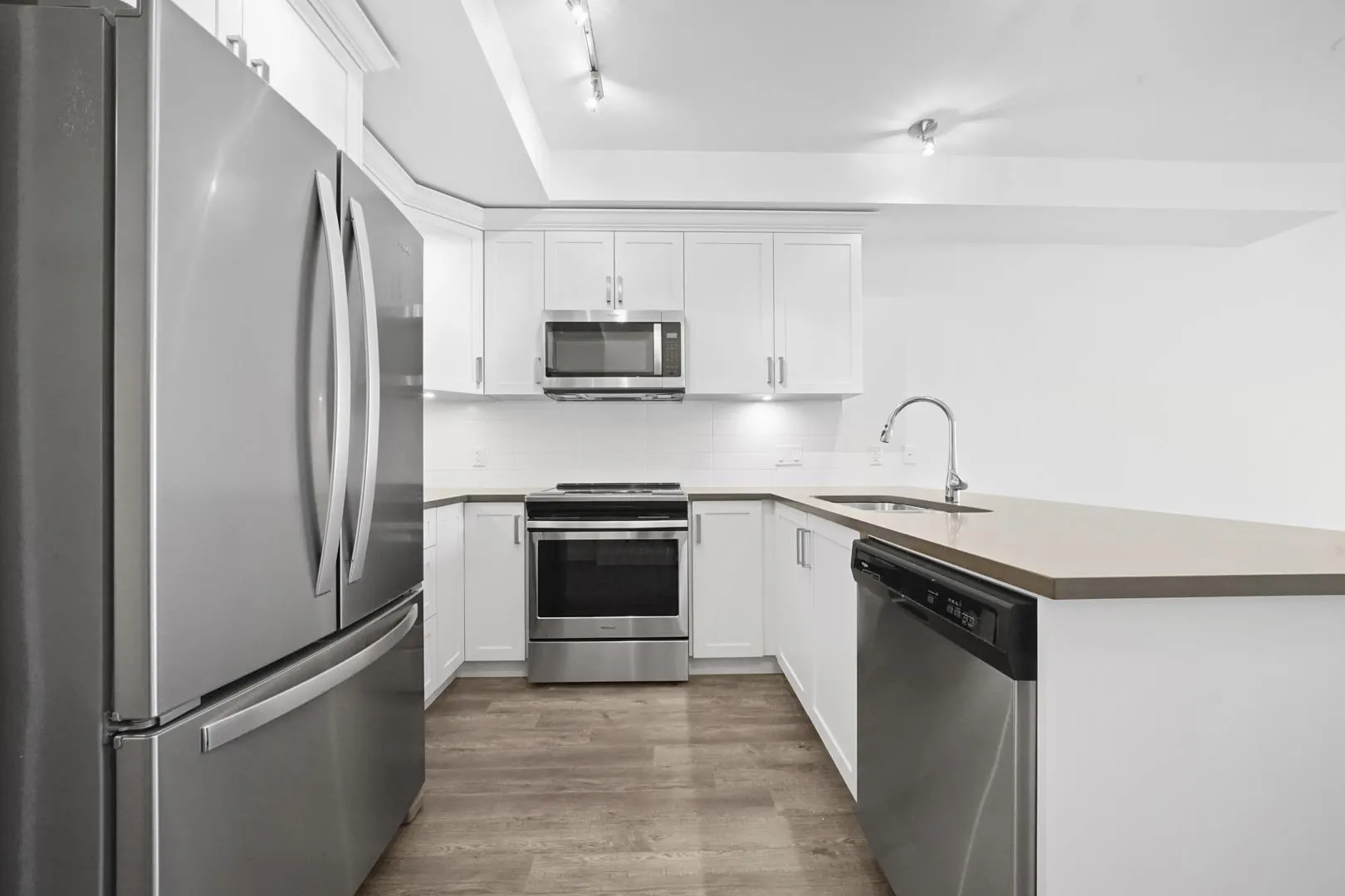 2436 Kelly Avenue #304