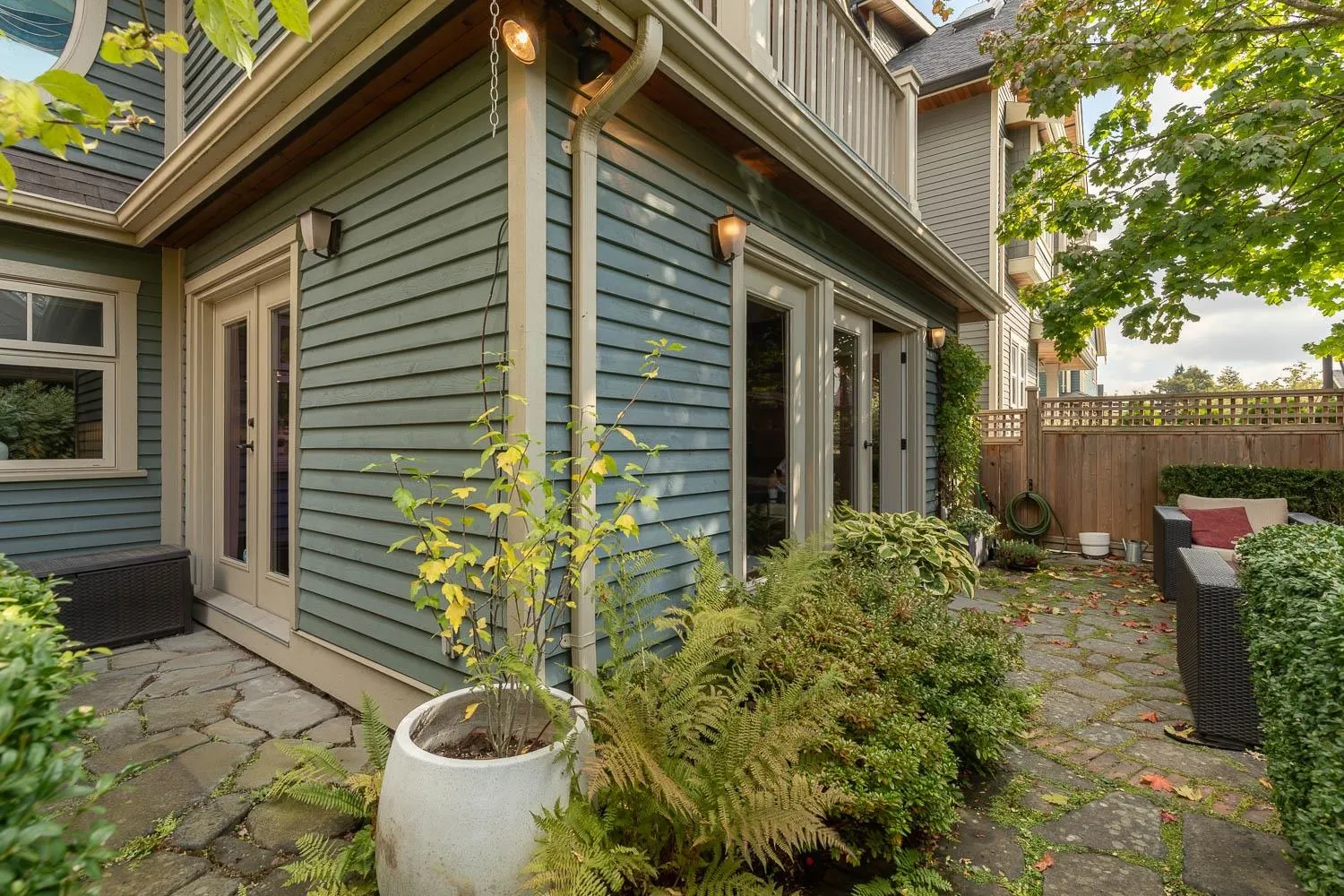 850 E 10th Avenue