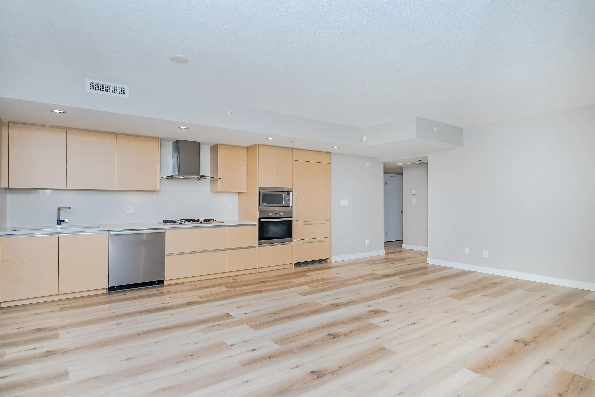 4539 Cambie Street #101