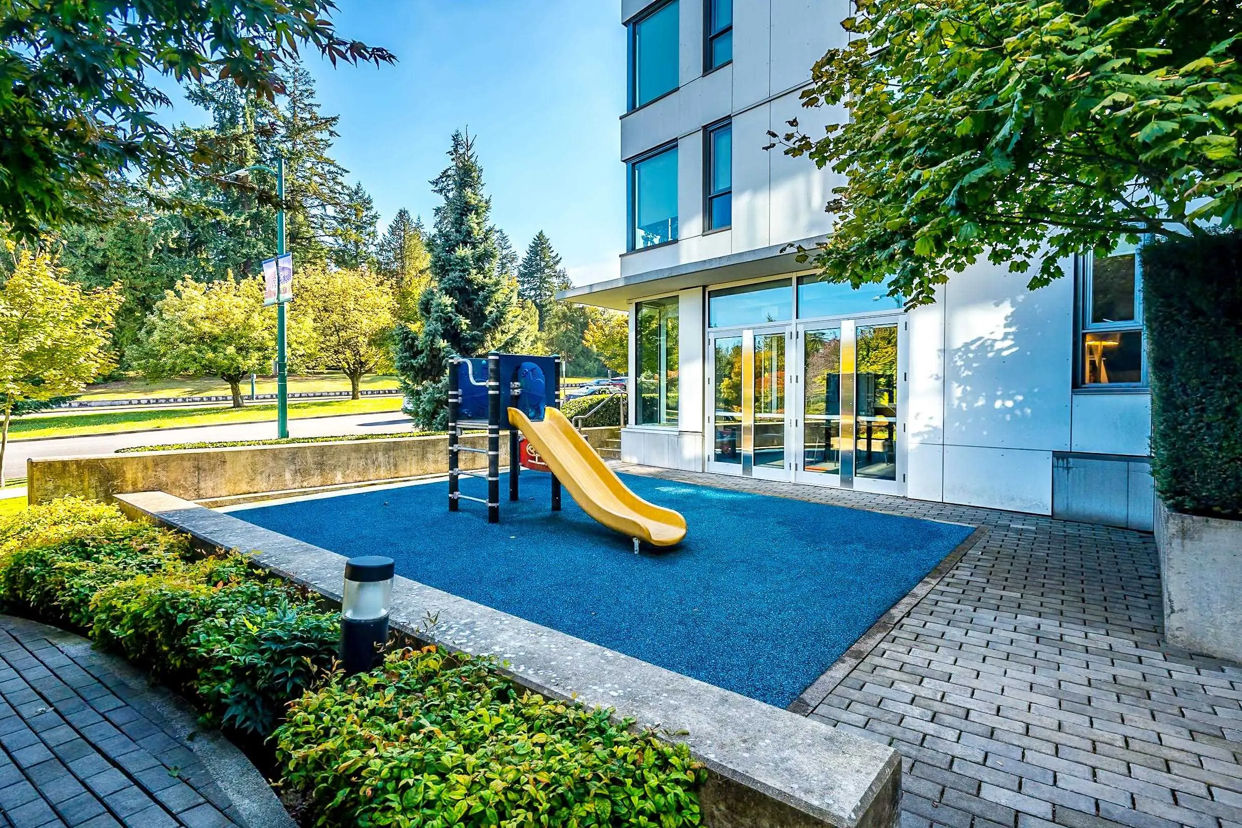 4539 Cambie Street #101