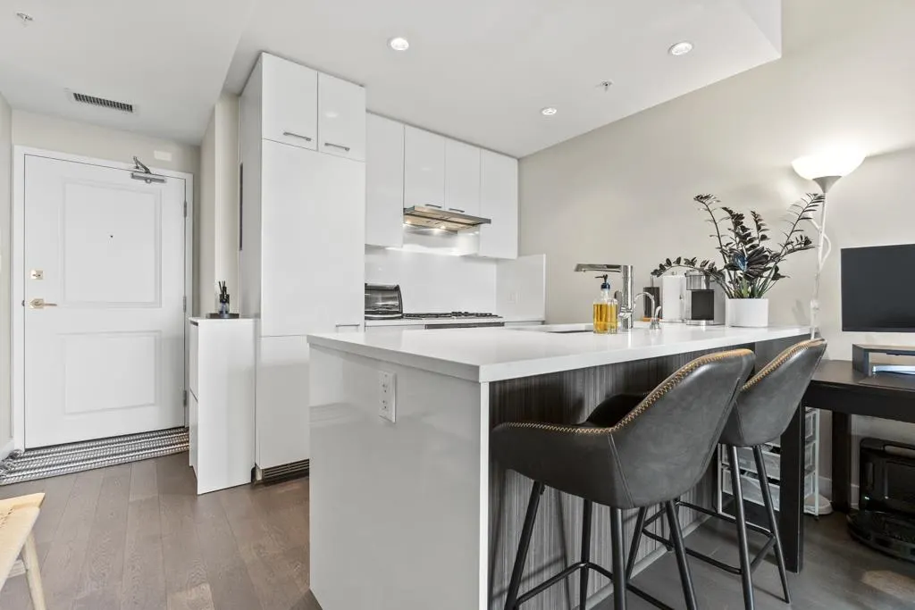 6383 Cambie Street #506
