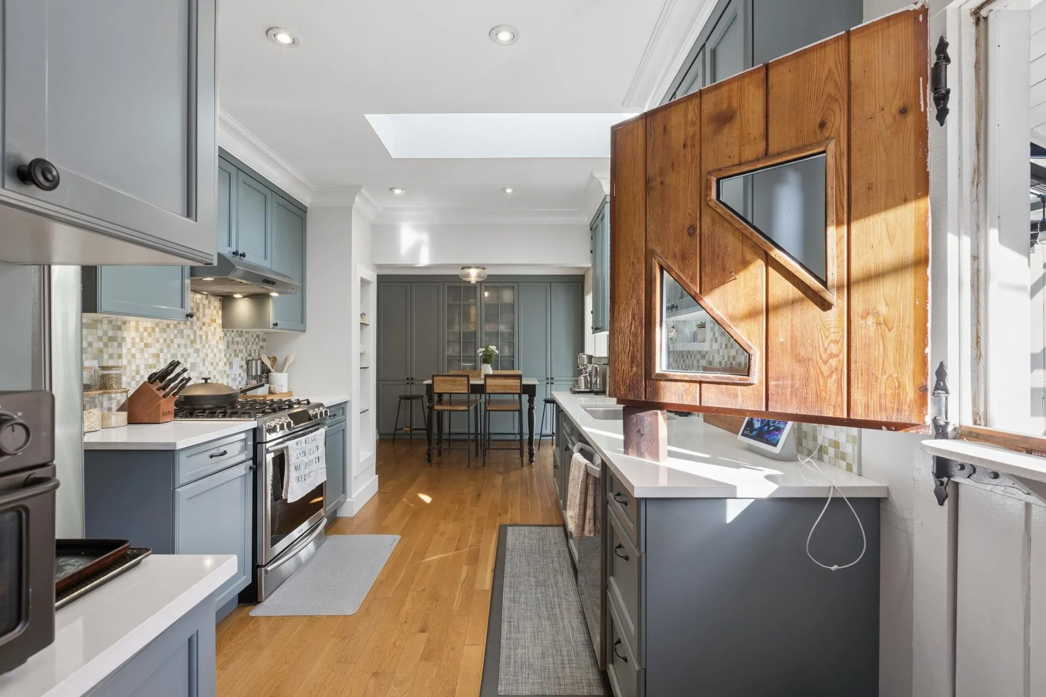 3964 Dundas Street