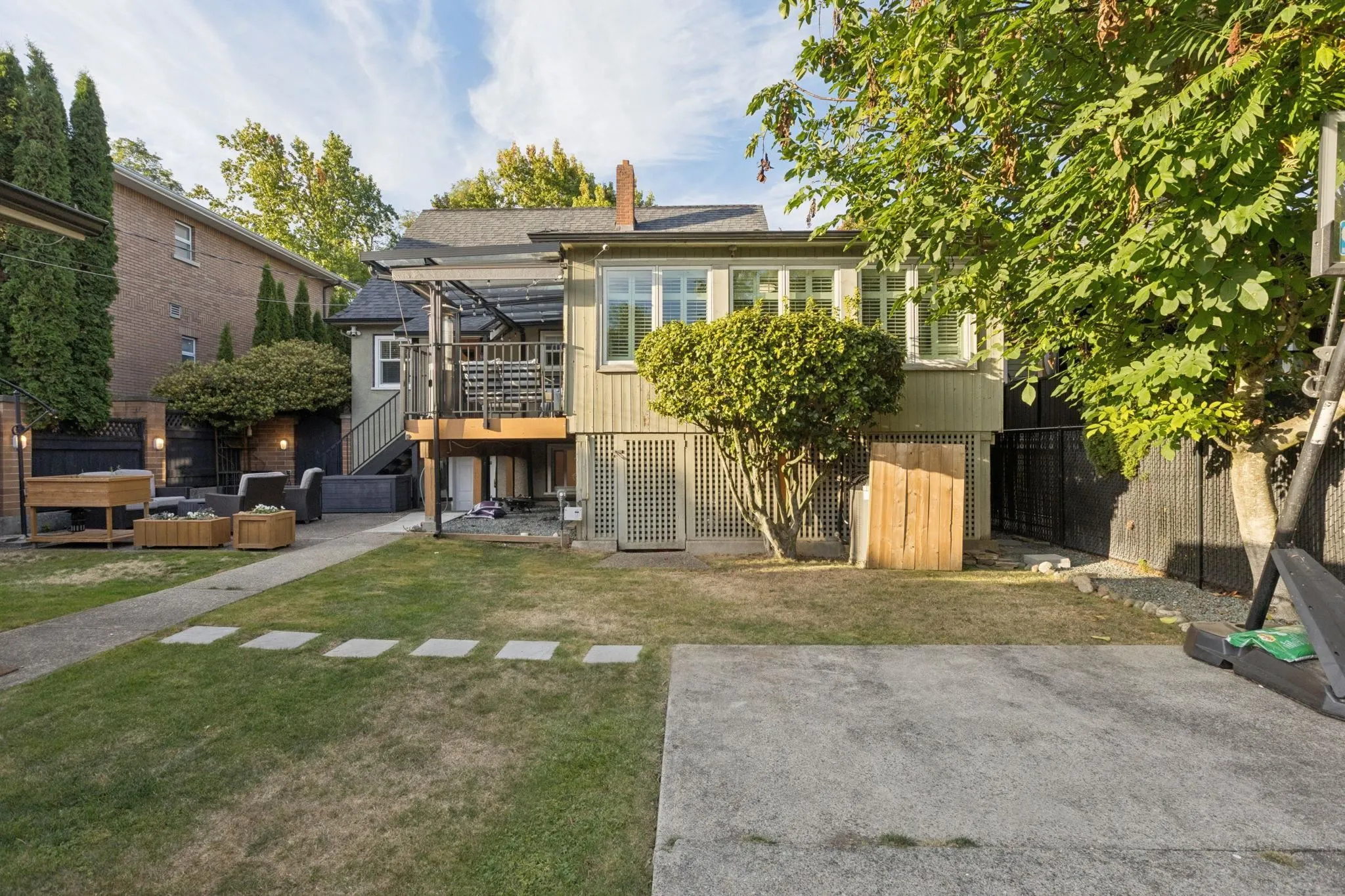 3964 Dundas Street