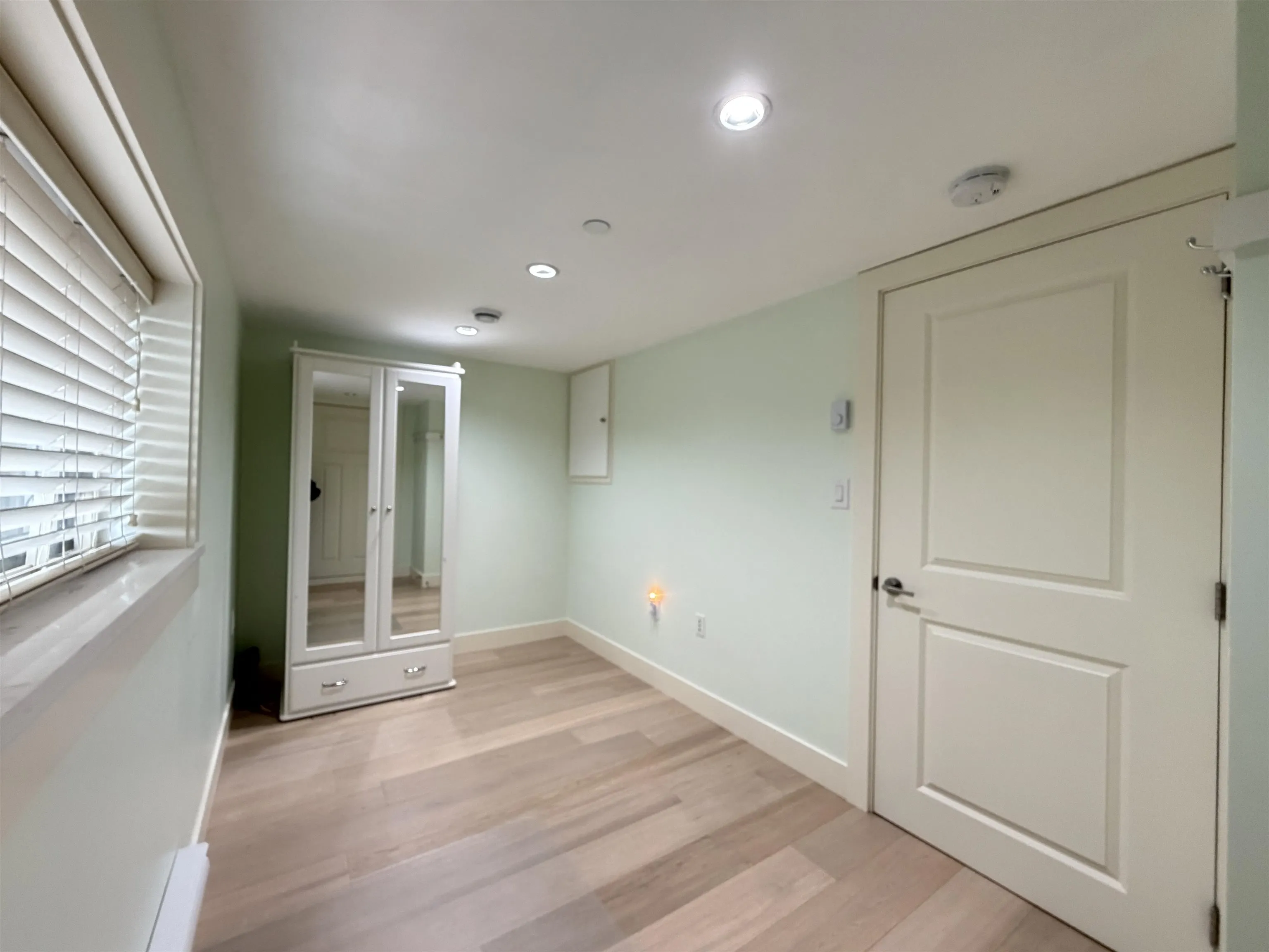 582 E 57th Avenue #LANEWAY