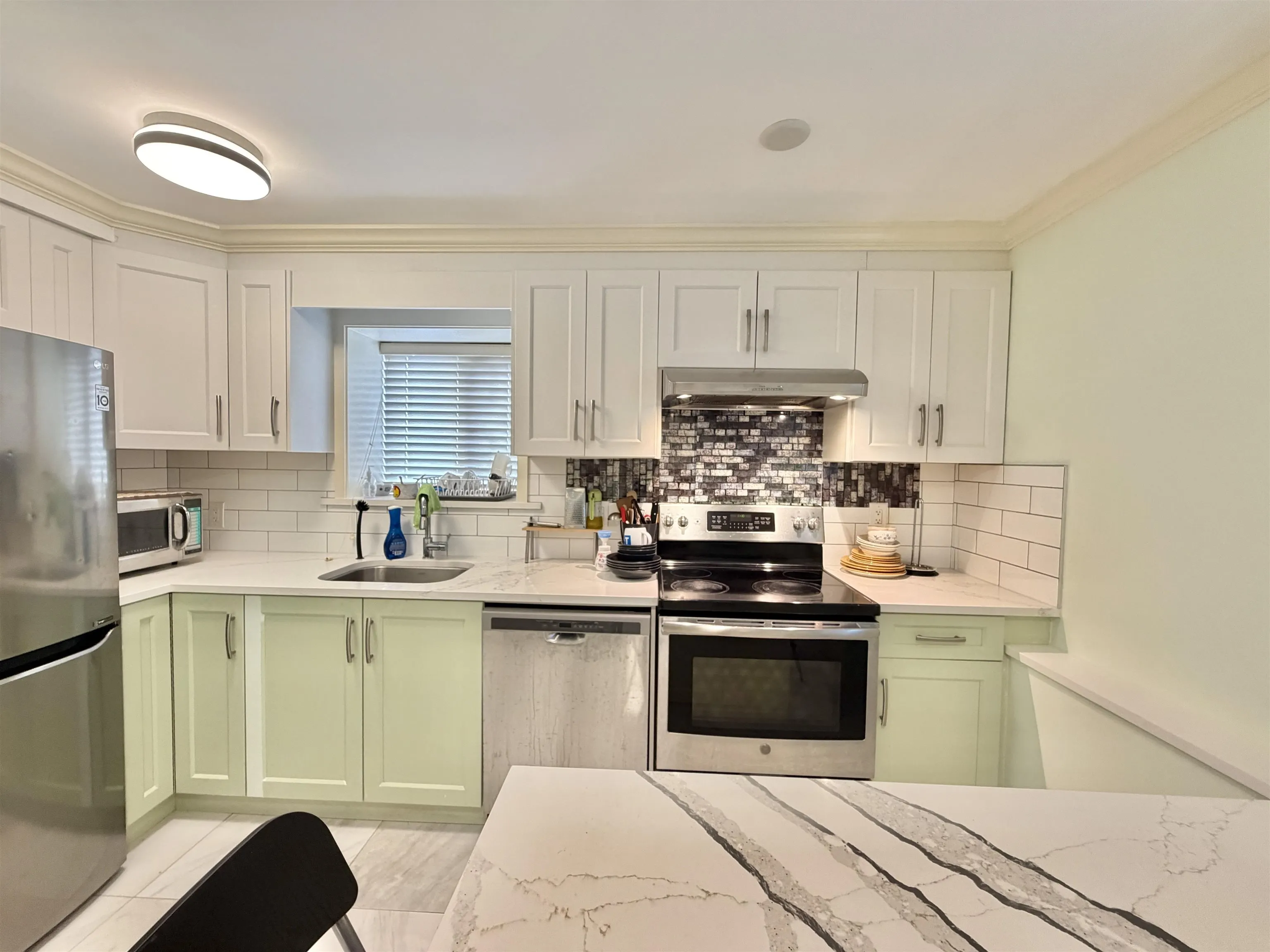582 E 57th Avenue #LANEWAY