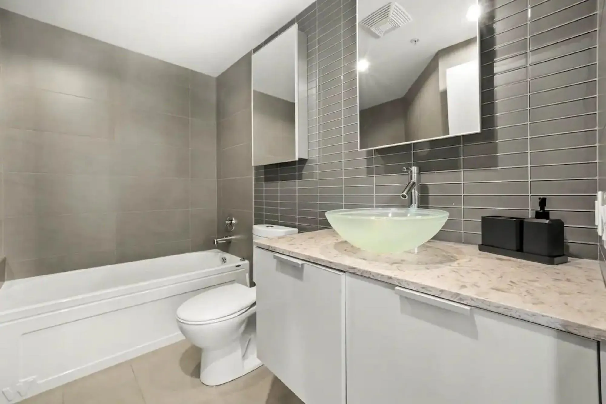 128 W Cordova Street #906