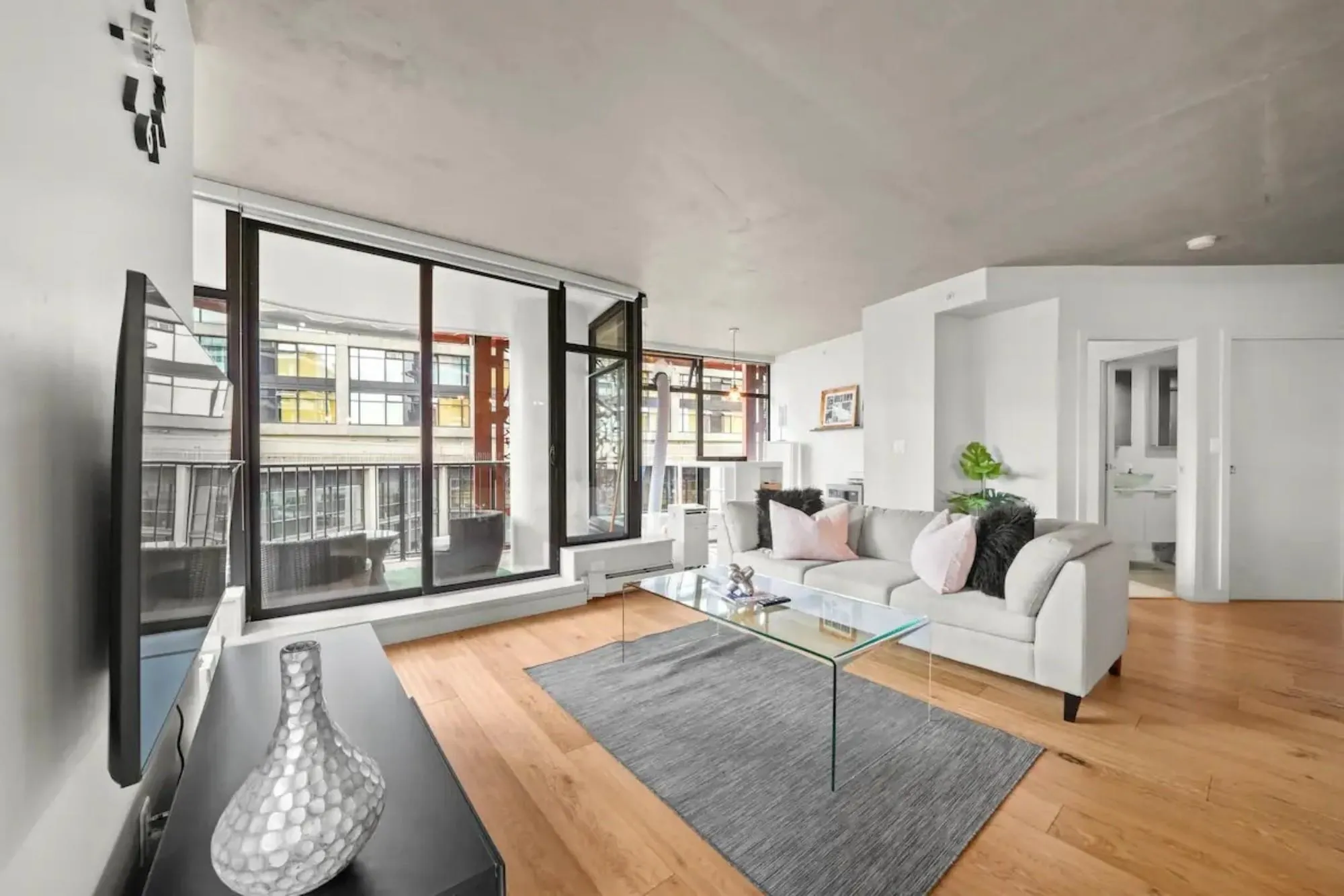 128 W Cordova Street #906
