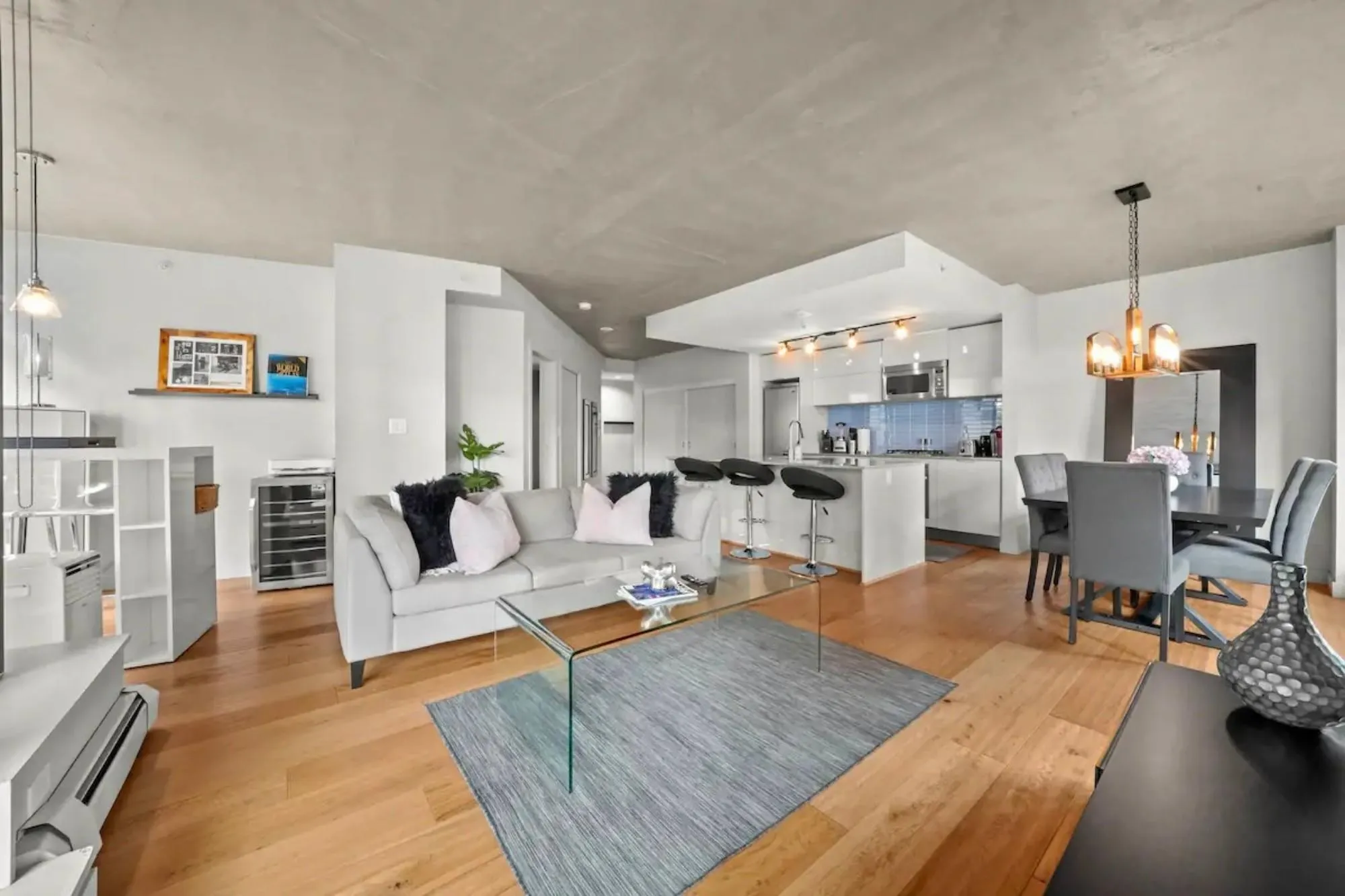 128 W Cordova Street #906