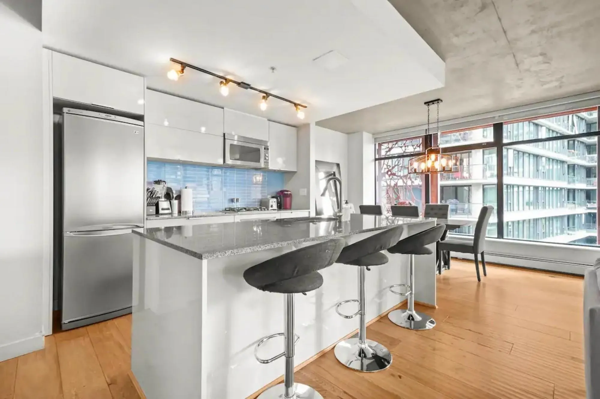 128 W Cordova Street #906