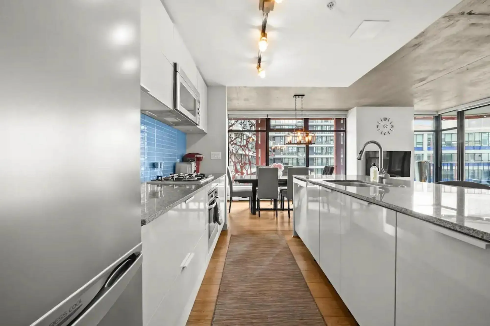 128 W Cordova Street #906