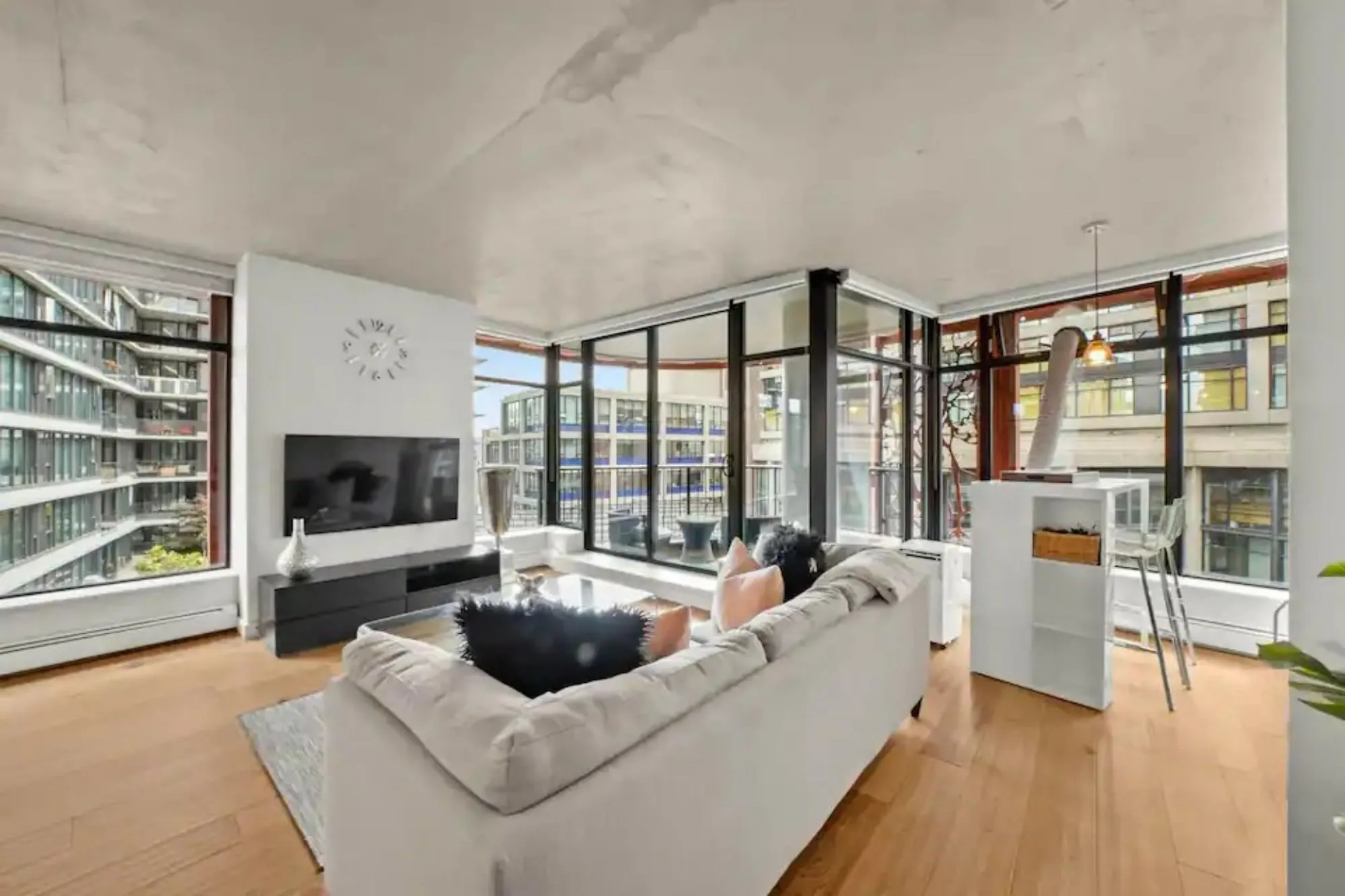 128 W Cordova Street #906