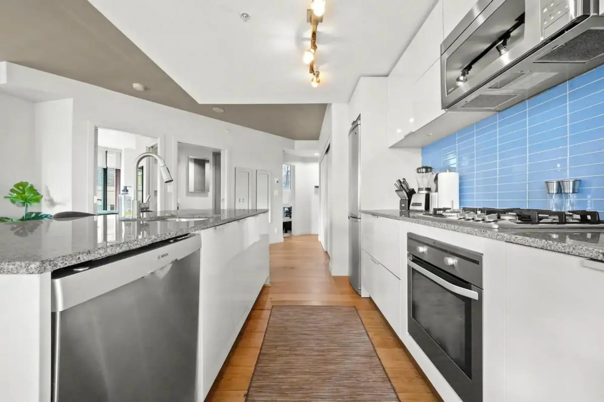 128 W Cordova Street #906