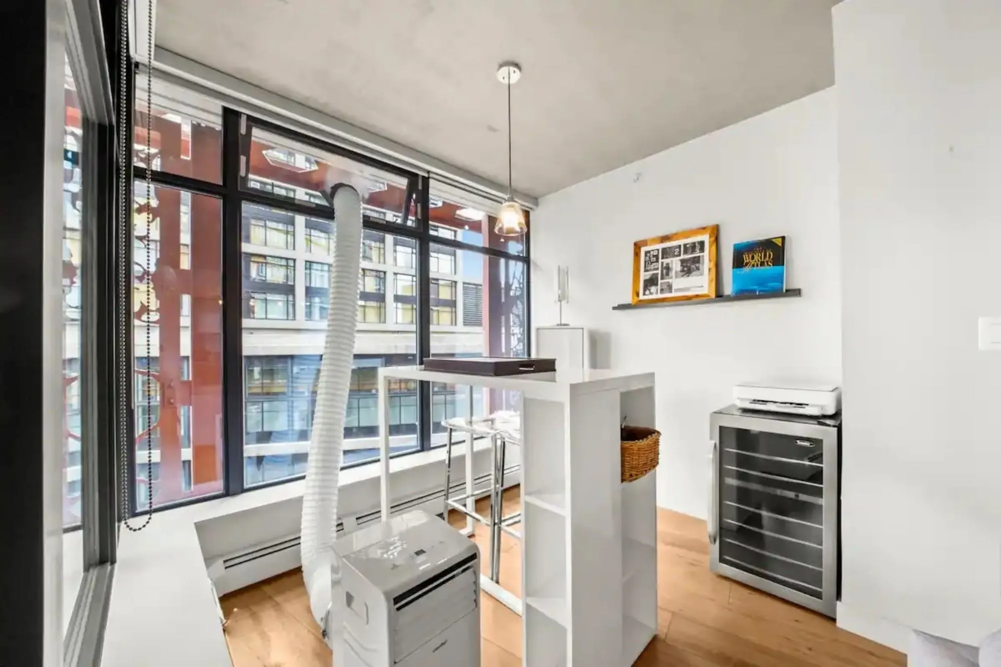 128 W Cordova Street #906