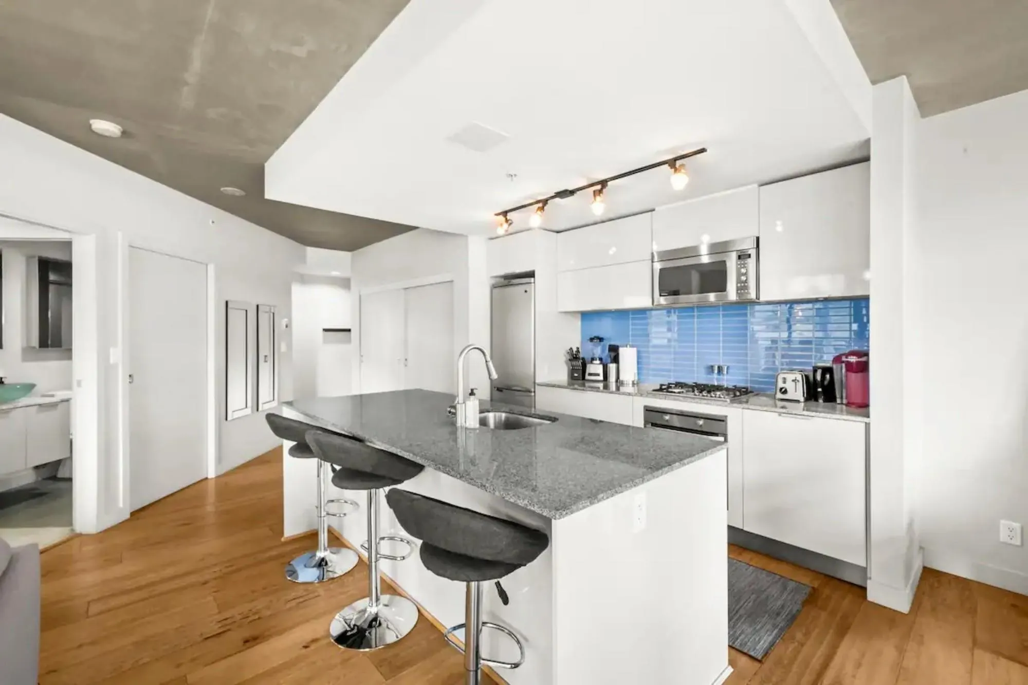 128 W Cordova Street #906