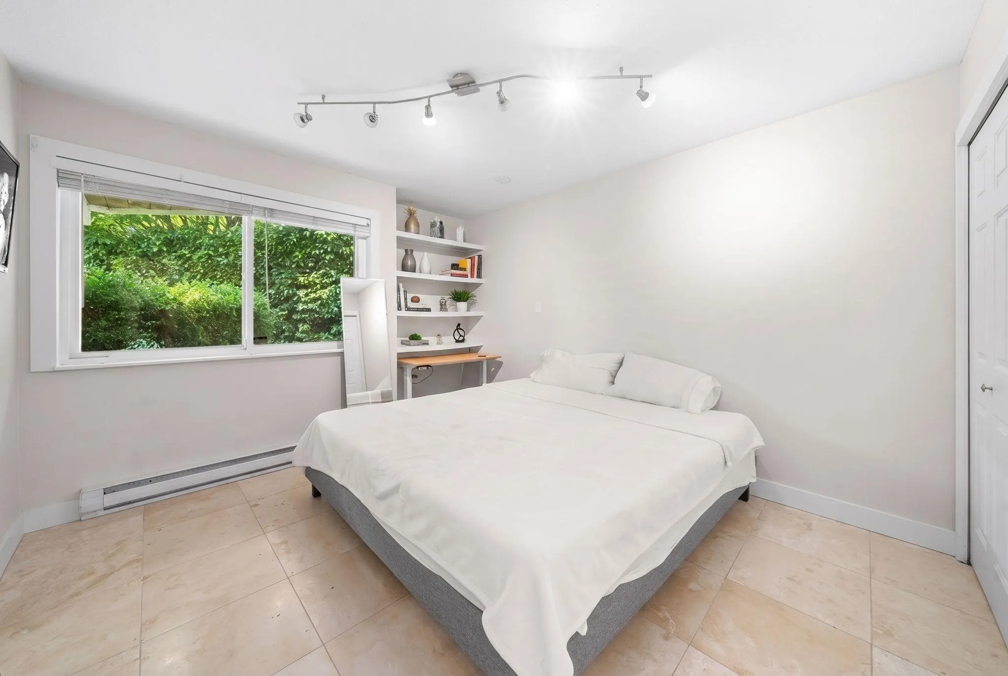 230 W 16th Street #4