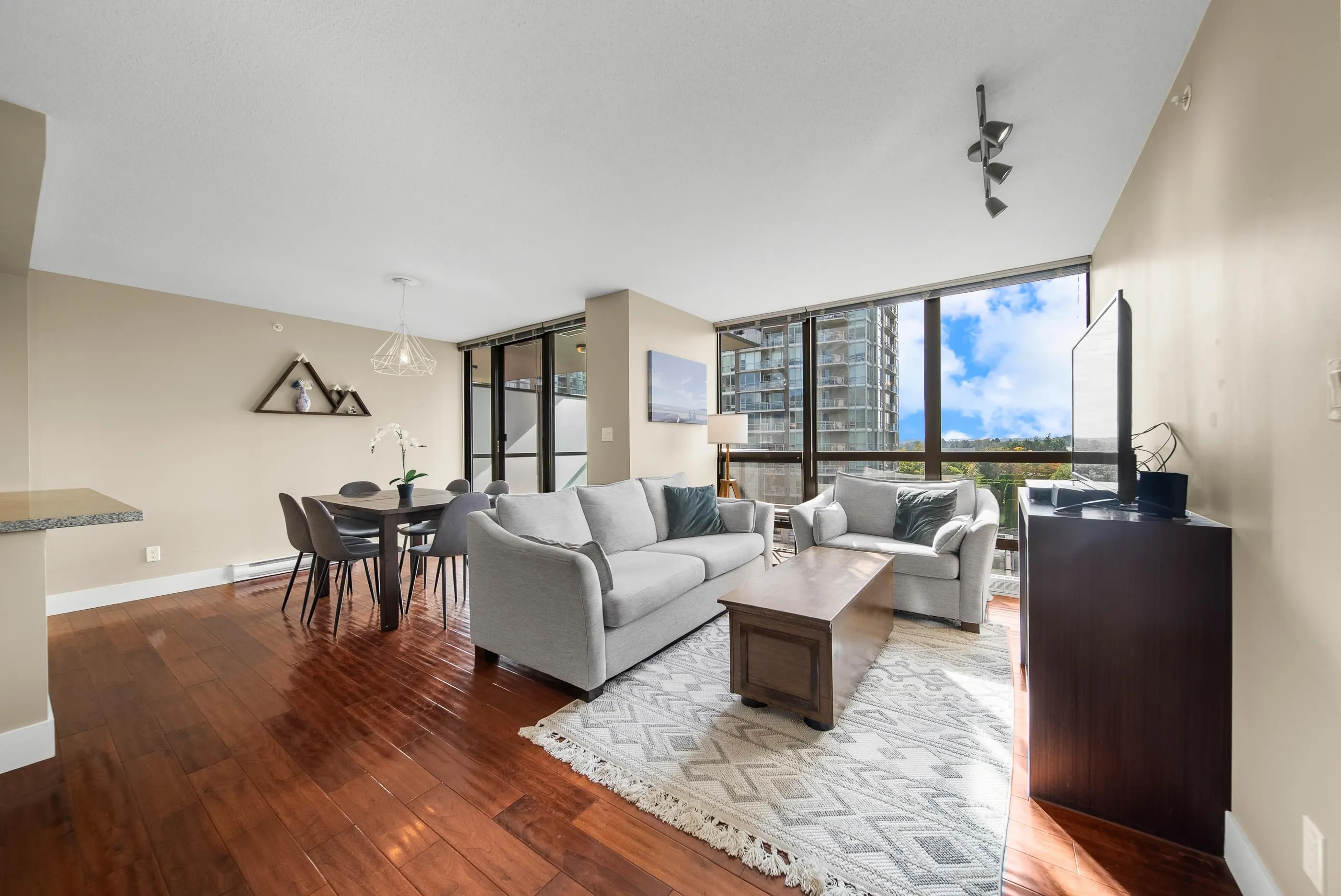2959 Glen Drive #805