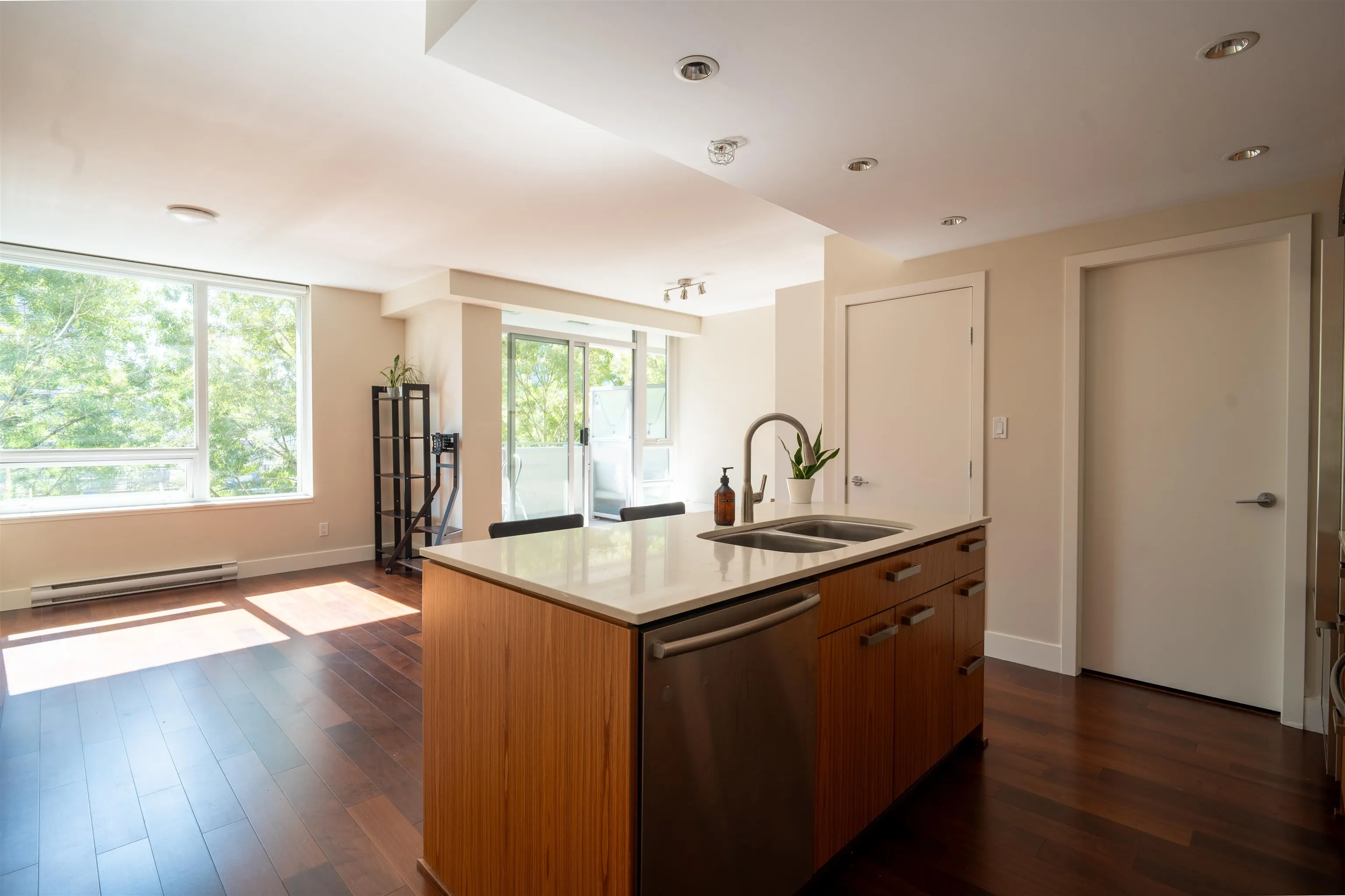 1675 W 8 Avenue #504