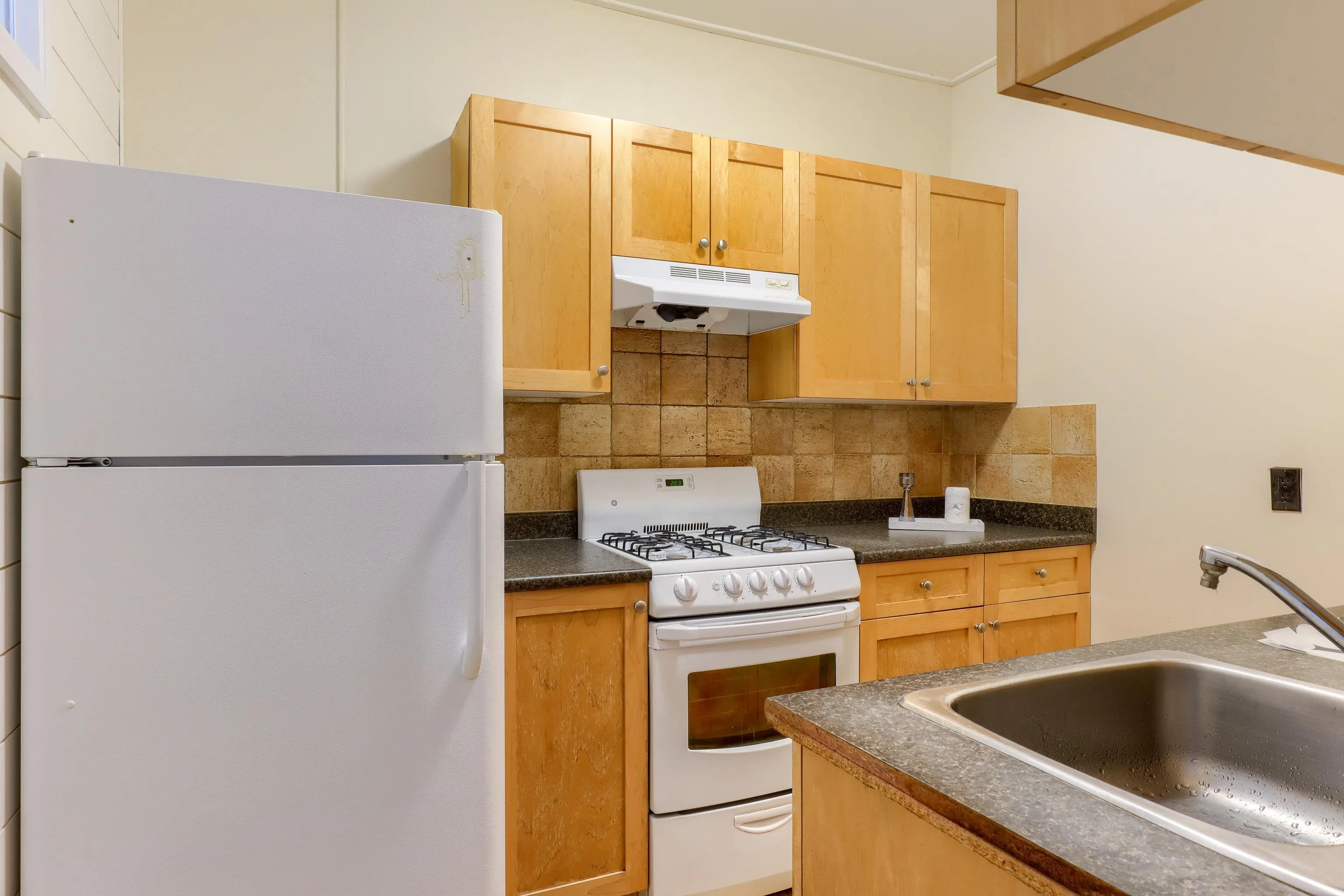935 Jervis Street #6