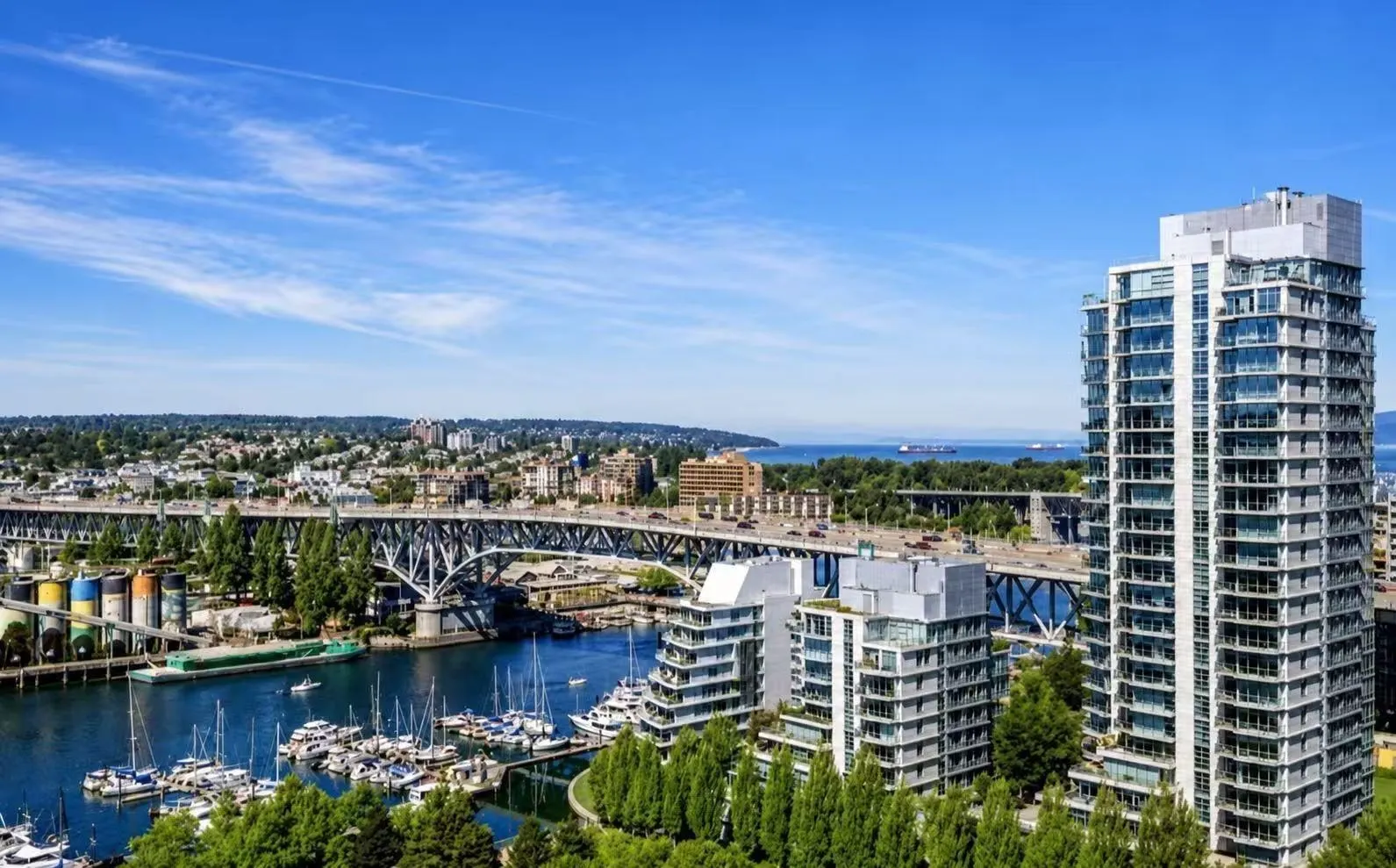 455 Beach Crescent