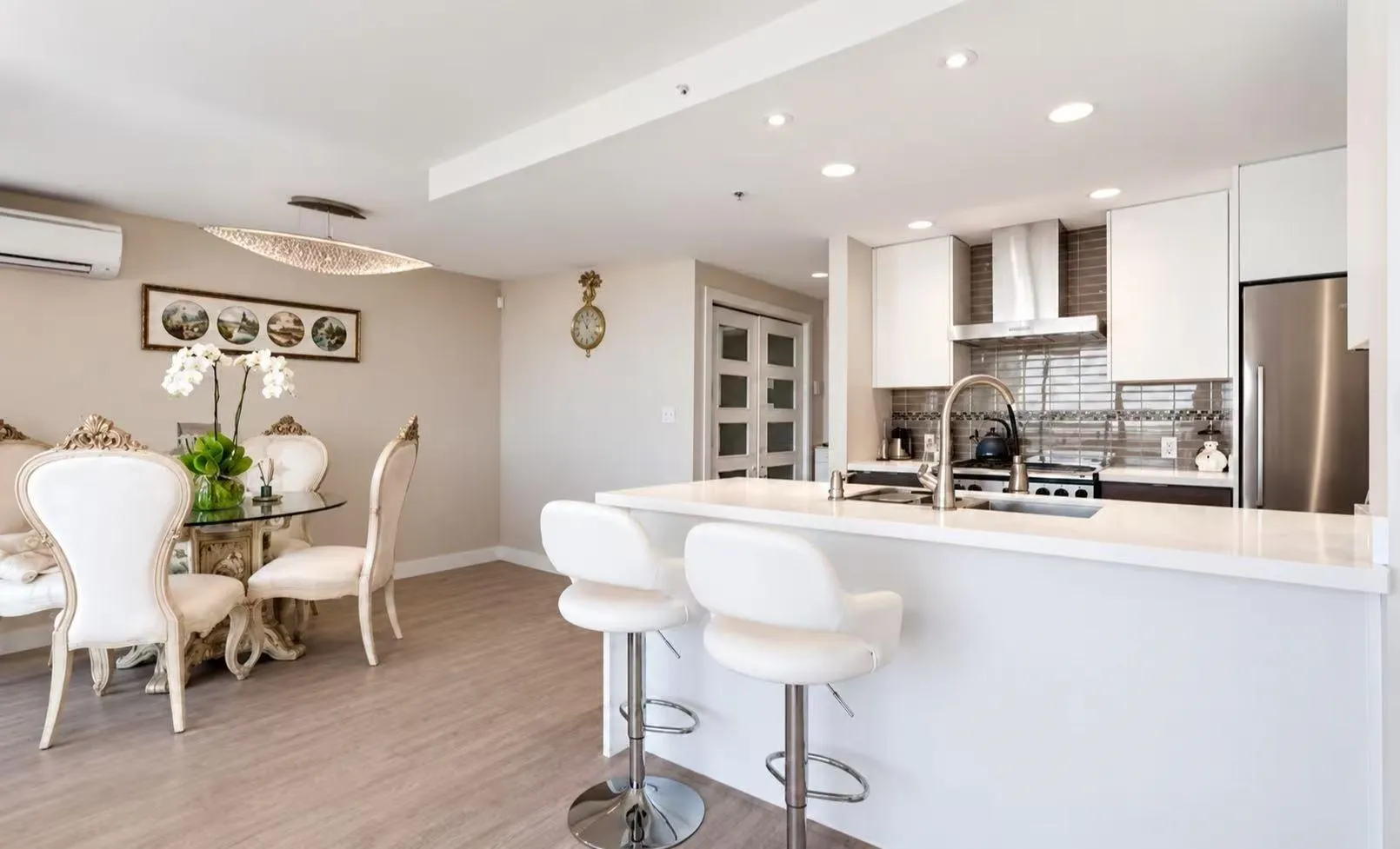455 Beach Crescent
