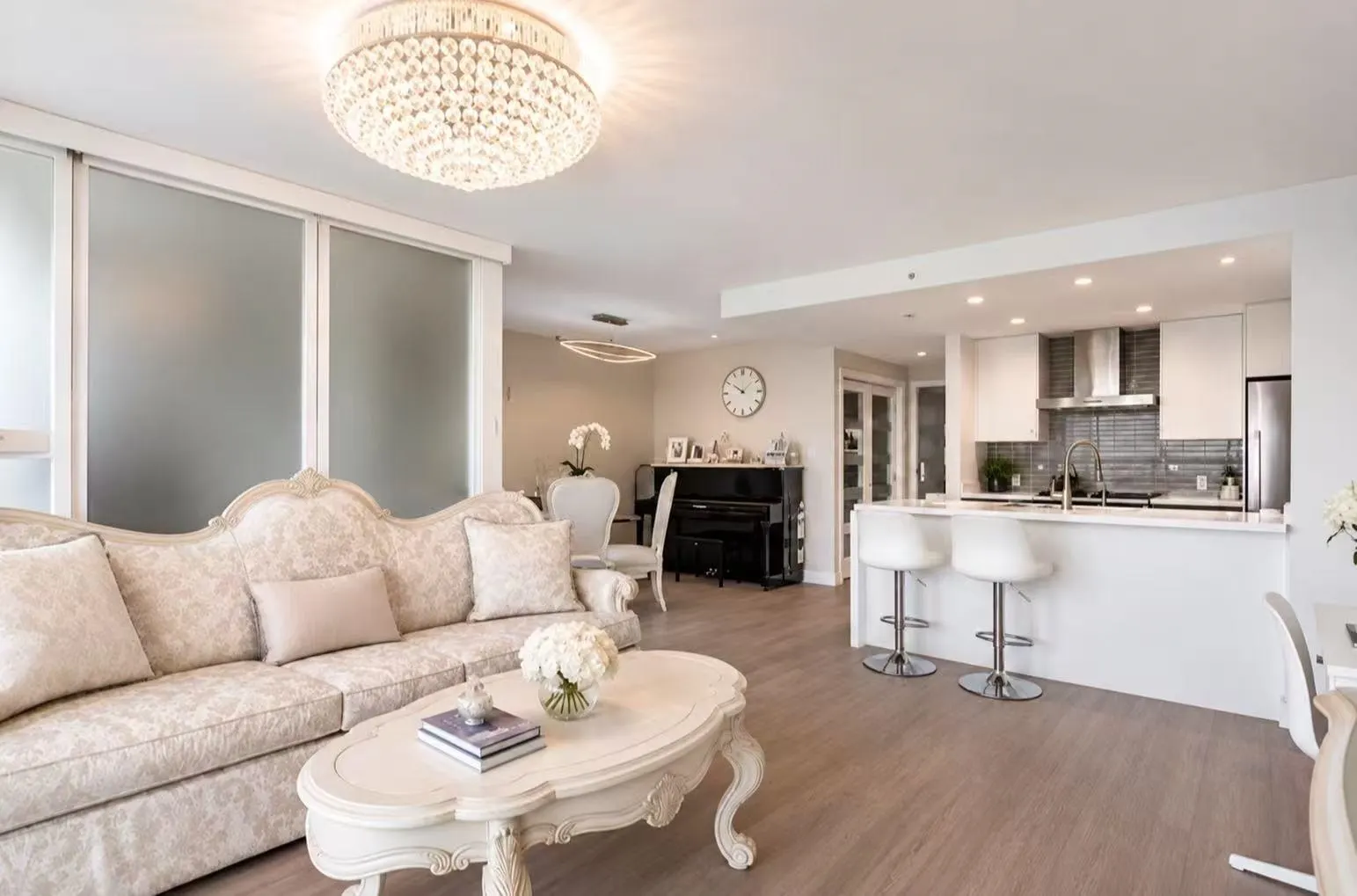 455 Beach Crescent