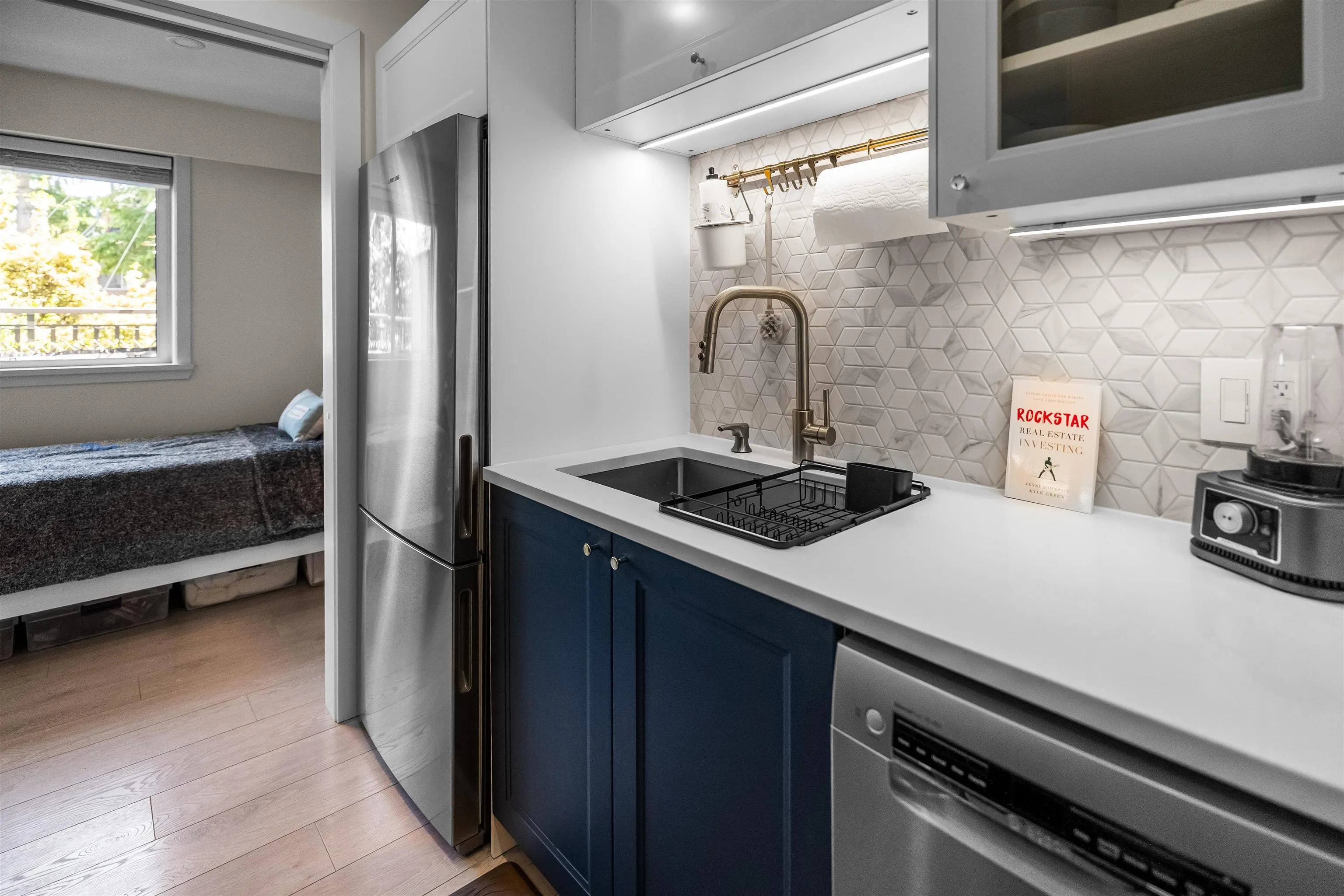 2121 W 6th Avenue #101