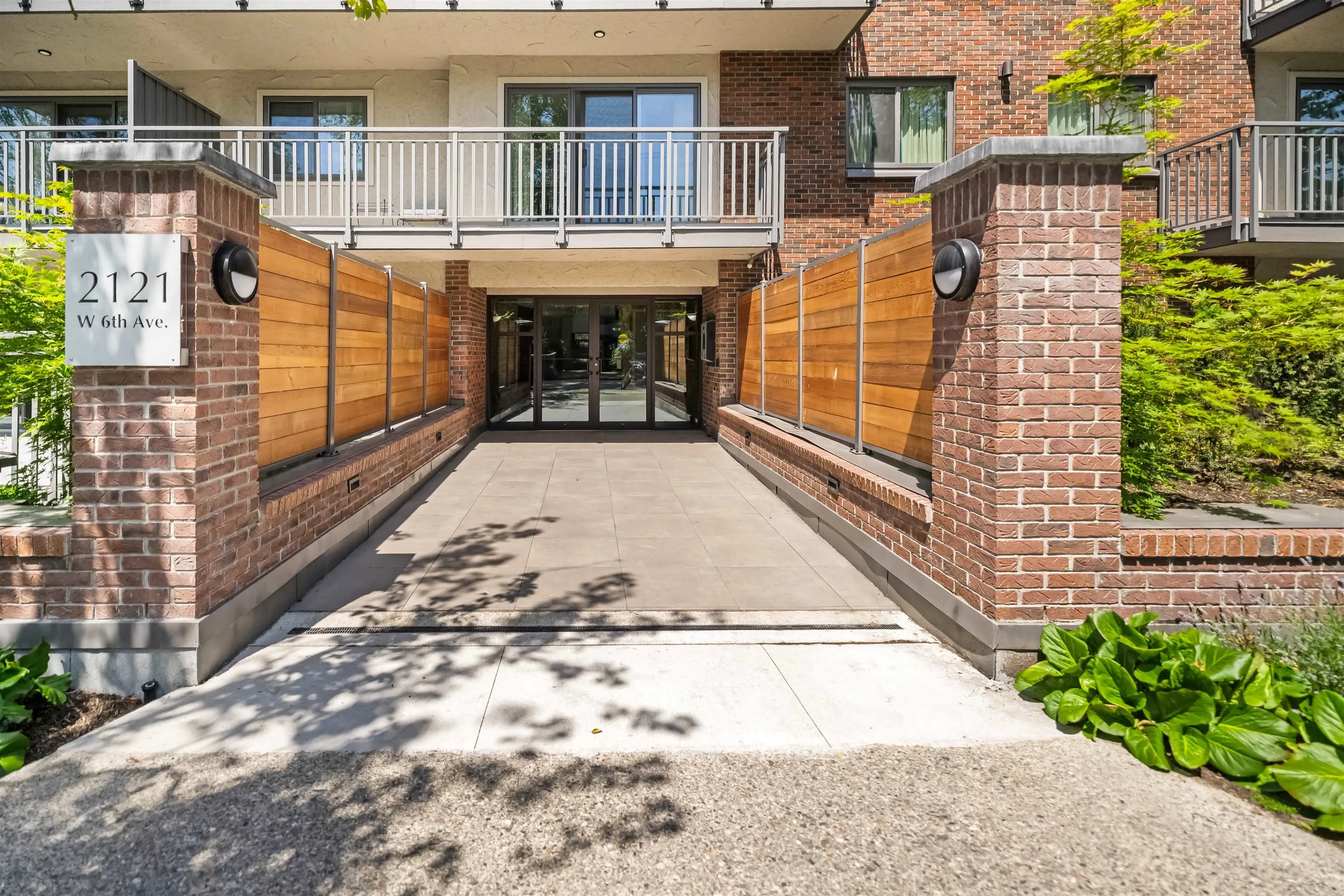 2121 W 6th Avenue #101