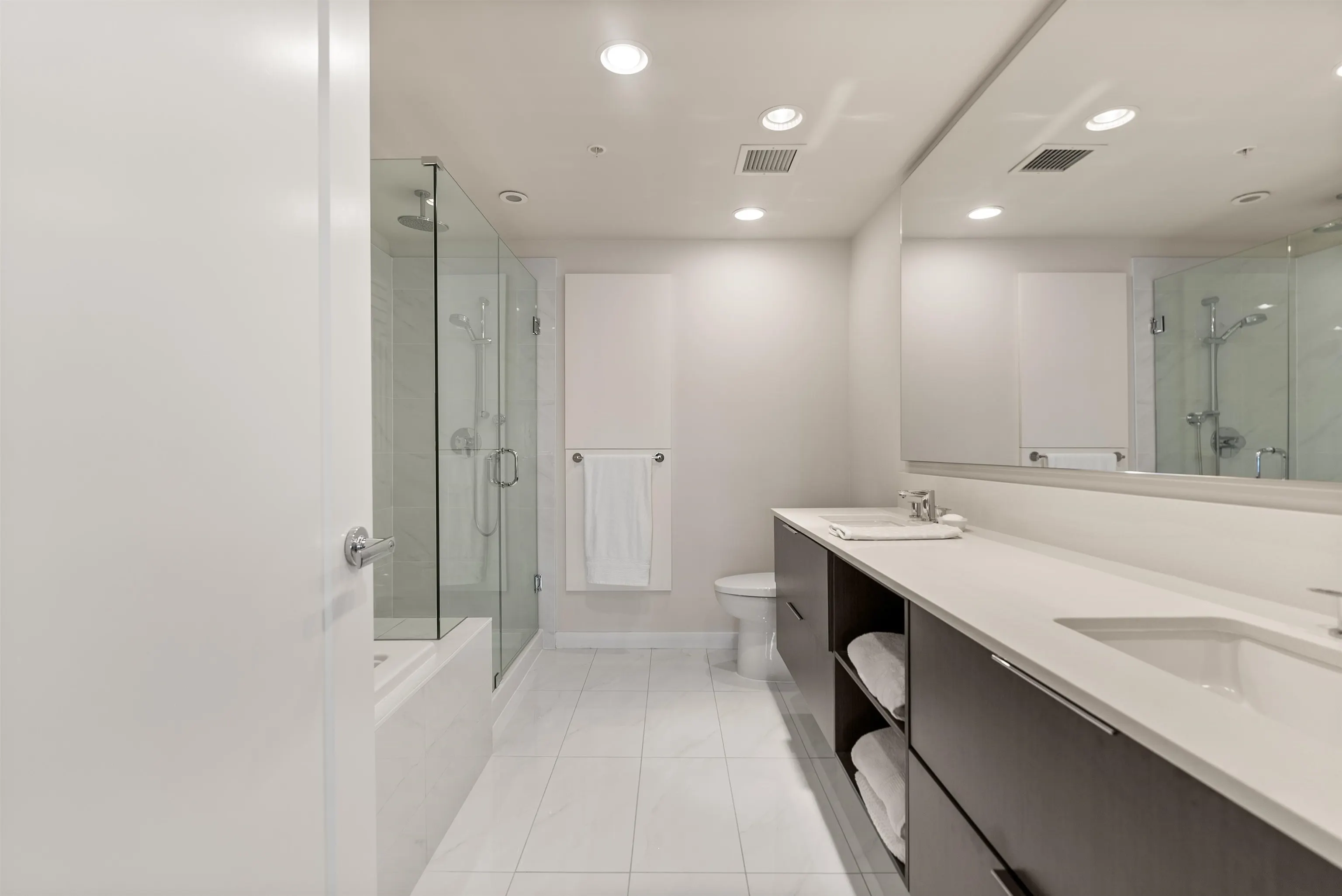 3911 Cates Landing Way #305