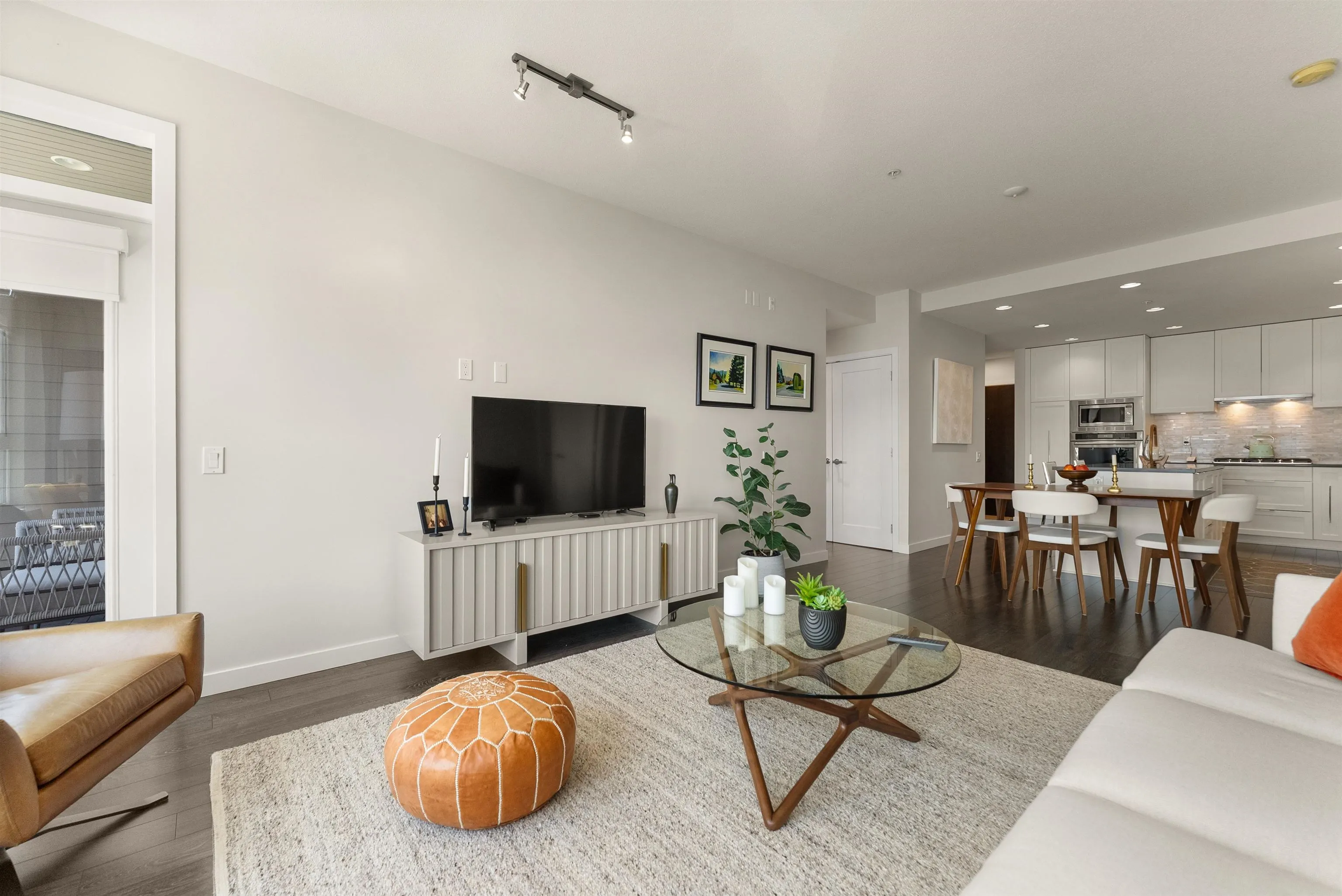 3911 Cates Landing Way #305