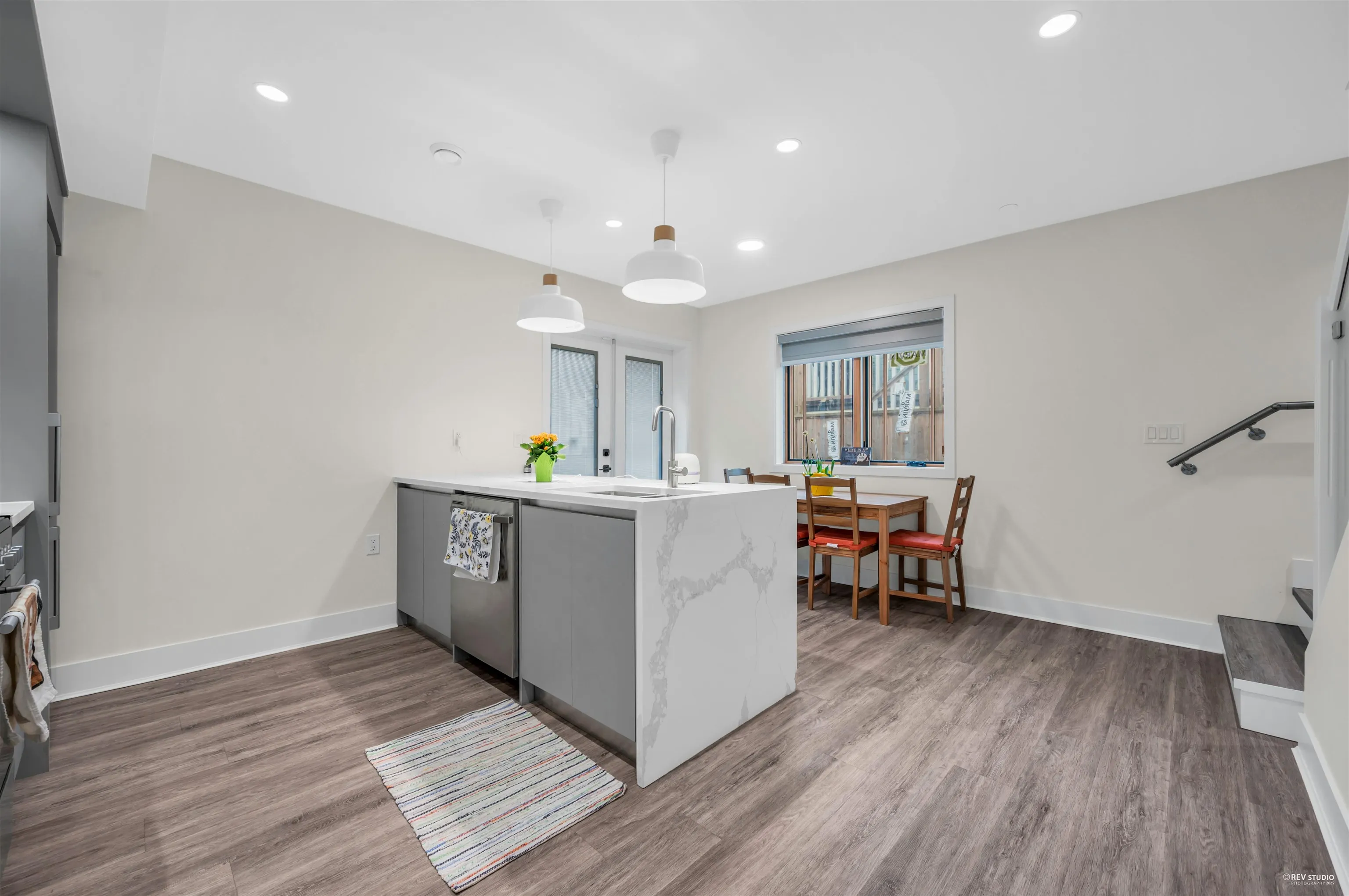 768 Garden Dr,  Bc