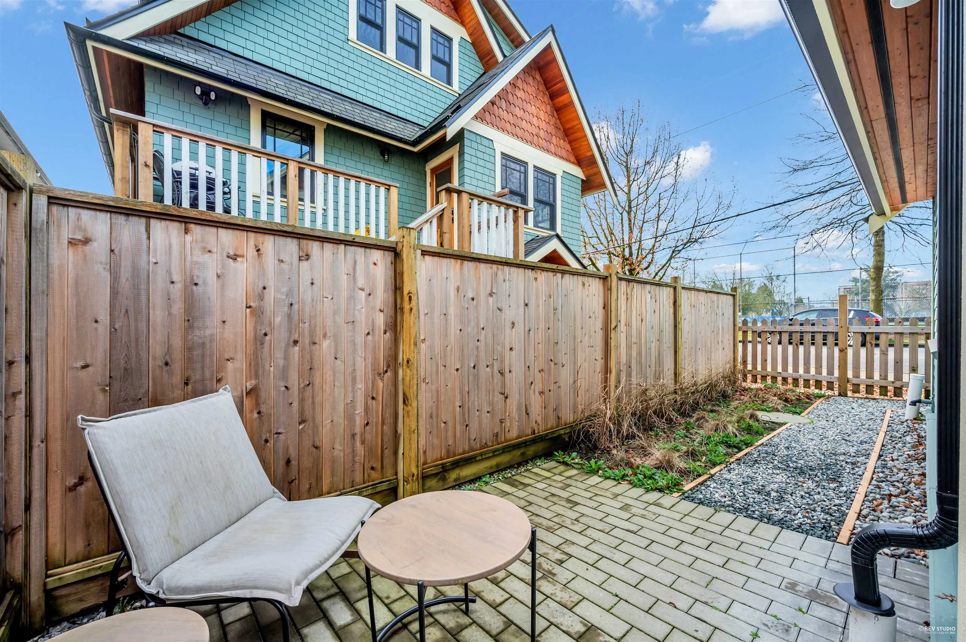 768 Garden Dr,  Bc
